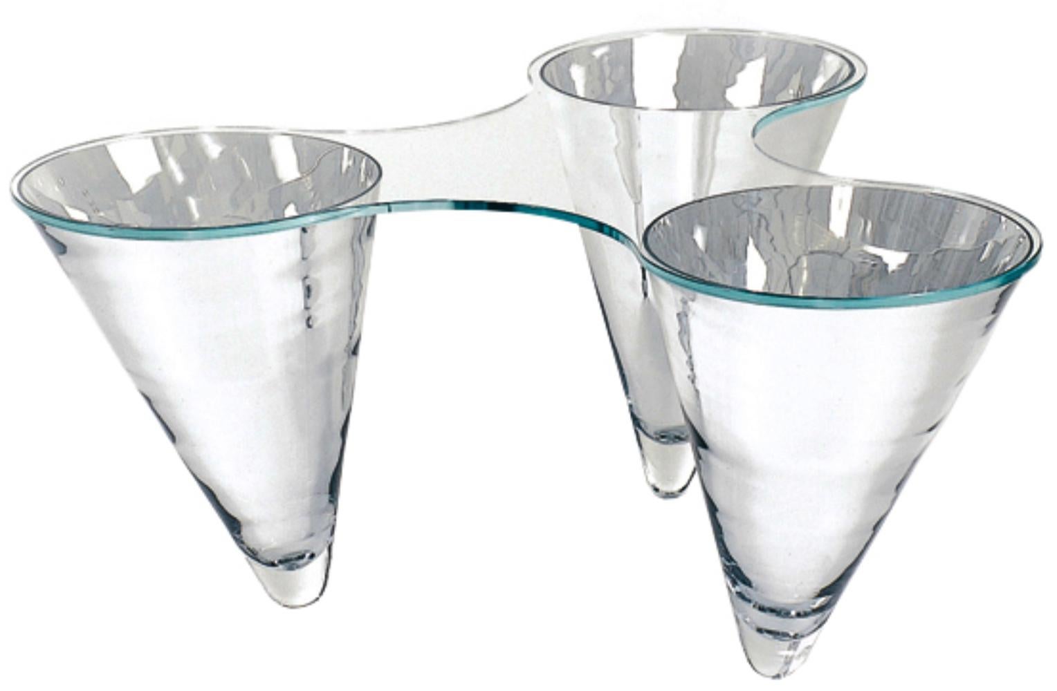 An all glass coffee table with a base made of 3 mouth-blown cones. 3 versions are available. This coffee or lounge table is excellently suitable for grouping arrangements because of its adaptable shape. The unexpected twist becomes clear in the