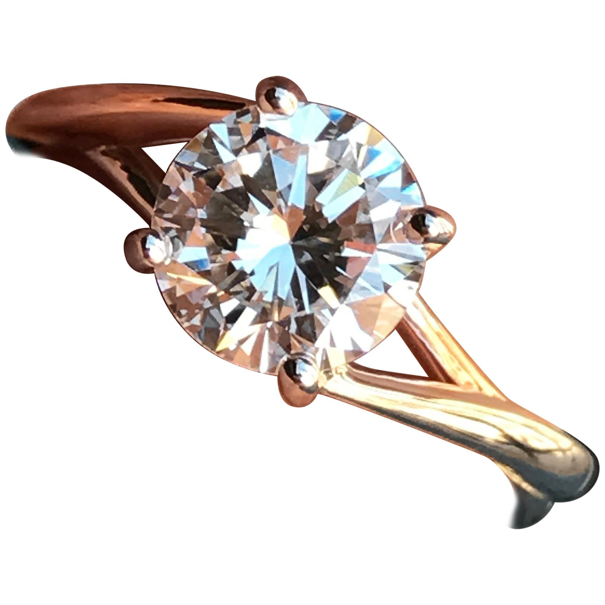 Twist Verlobungsring, runder Diamant in der Mitte, aus 18 Karat Gold AS008-0300001 im Angebot