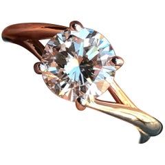 Twist Verlobungsring, runder Diamant in der Mitte, aus 18 Karat Gold AS008-0300001