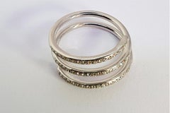 Twist Eternity 18 Karat White Gold Ring with Pavé of Diamonds