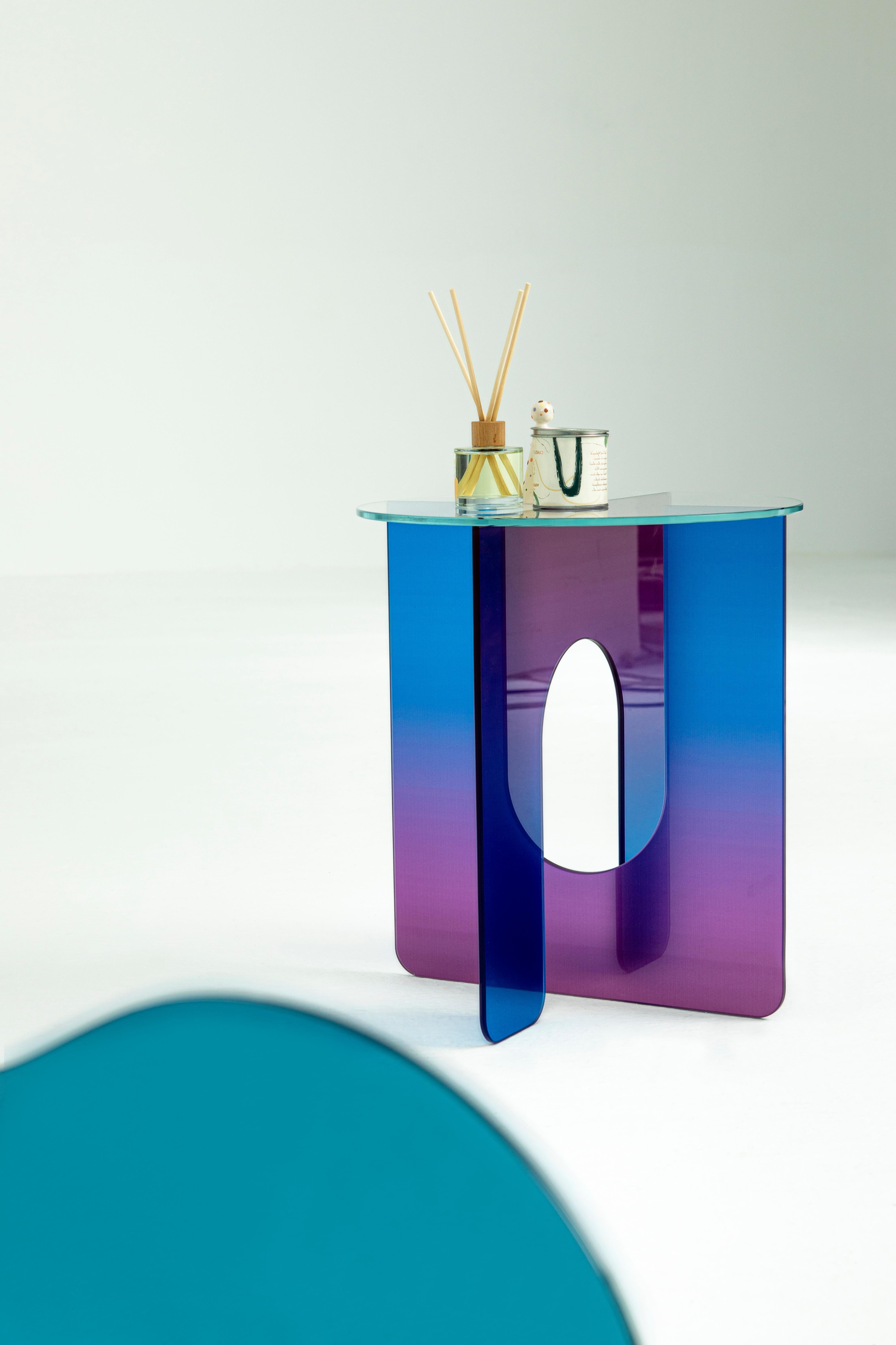 Modern Twist Glass Side Table For Sale