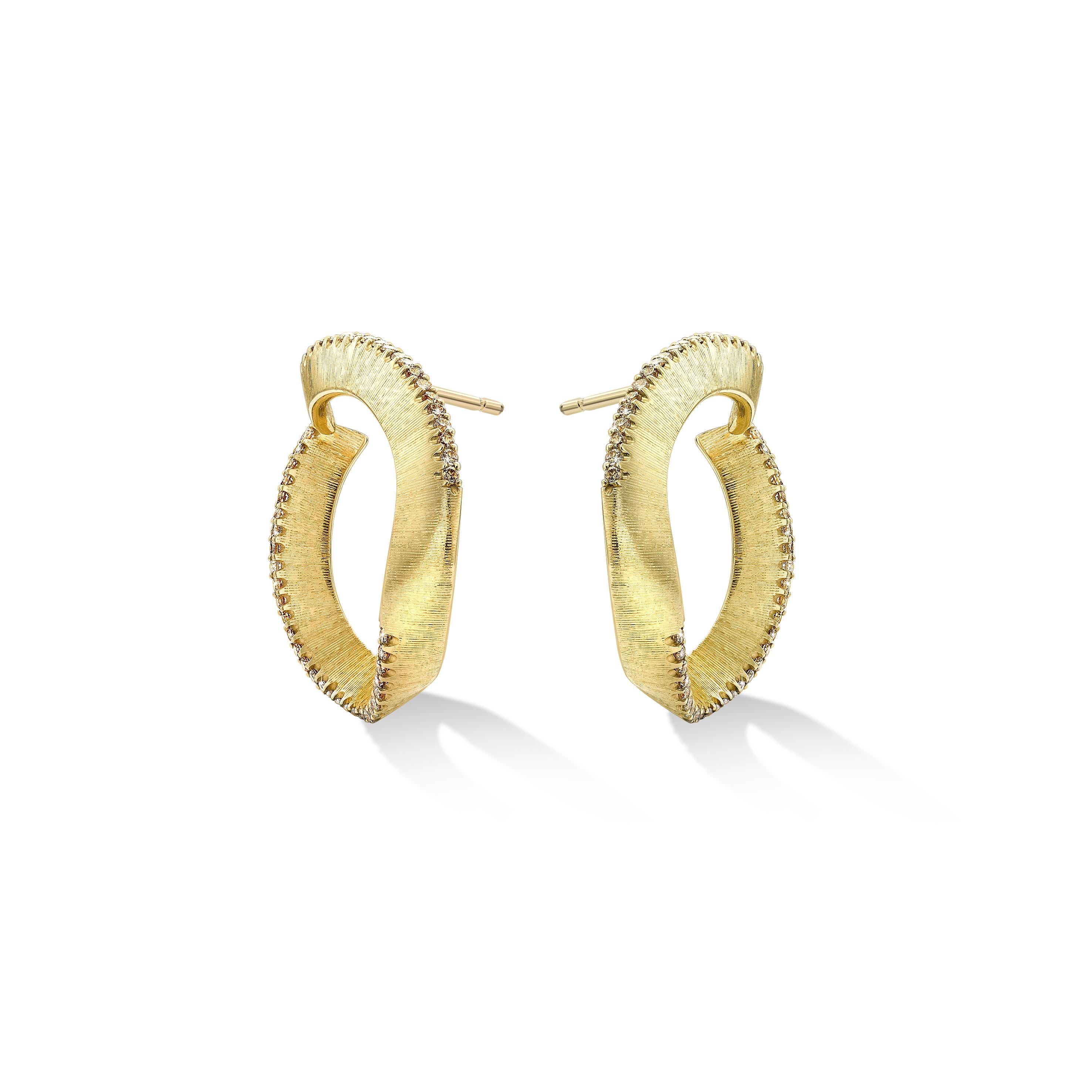 Liv Luttrell 
Twist Hoop Earrings 2020

Details 
18-karat yellow gold 
Silk engraving
Made in London 

This Edition of the Twist hoop earrings are available in the studio and can be dispatched within 2 working days from order. 


Customisation 

As