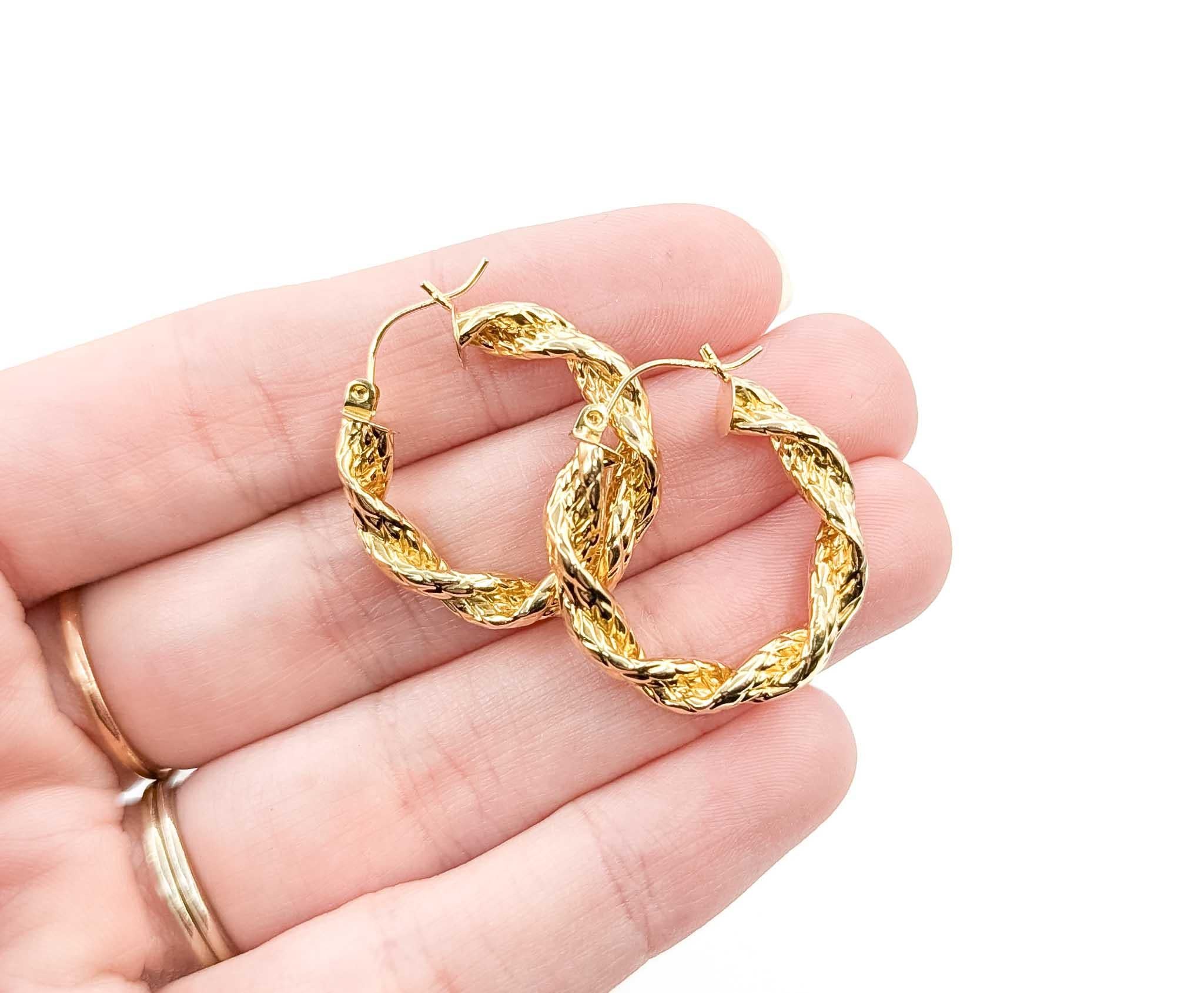 Contemporaneo Orecchini a cerchio Twist in oro giallo 14 carati in vendita