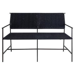 Banc noir Twist & Knot en corde avec pieds en laiton, Viya by Vikram Goyal