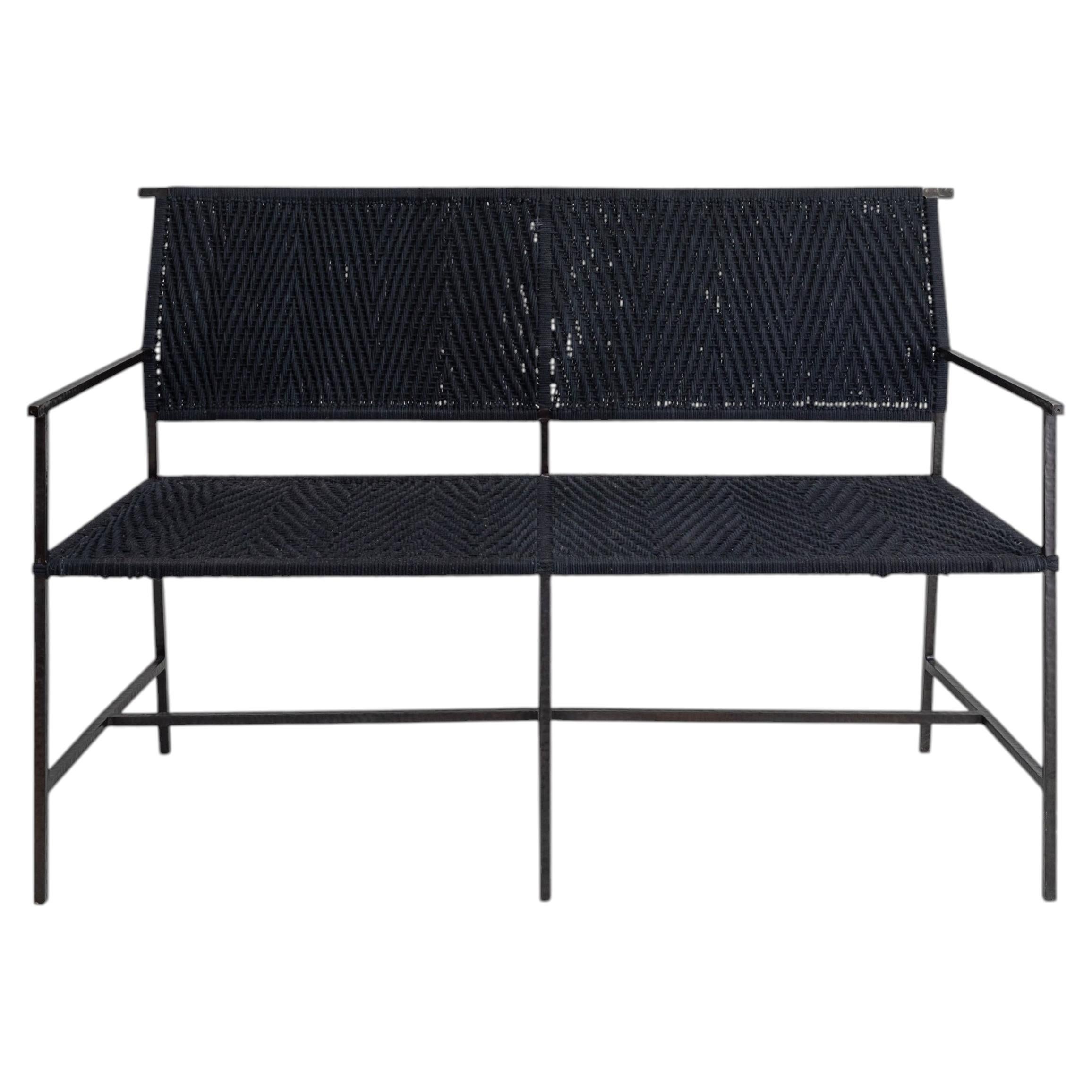 Moderne Messingbank, „Twist & Knot Black“, „Viya“ von Vikram Goyal im Angebot