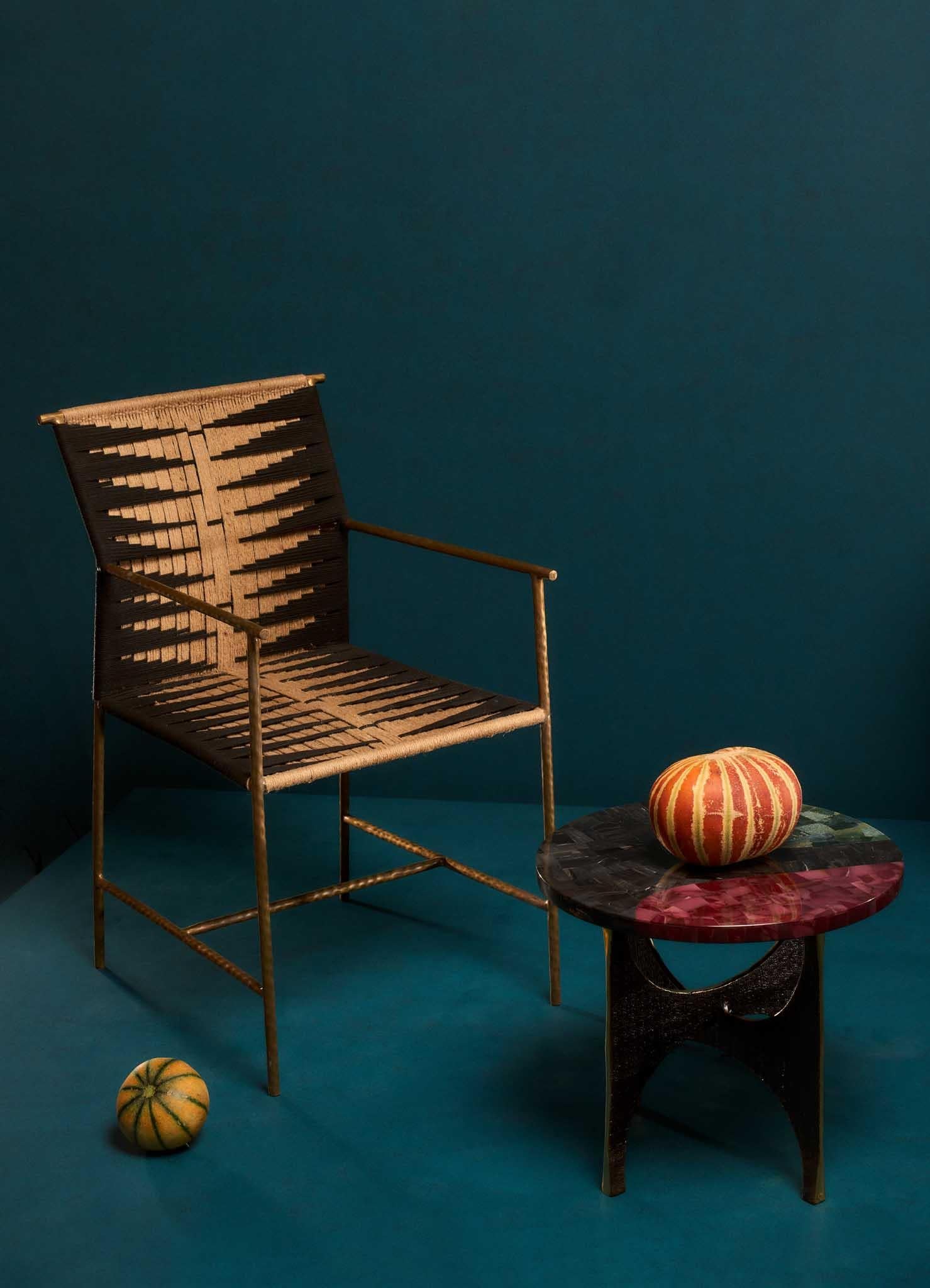 Ottone Sedia Twist & Knot Black Nature in corda con gambe in ottone, Viya di Vikram Goyal in vendita