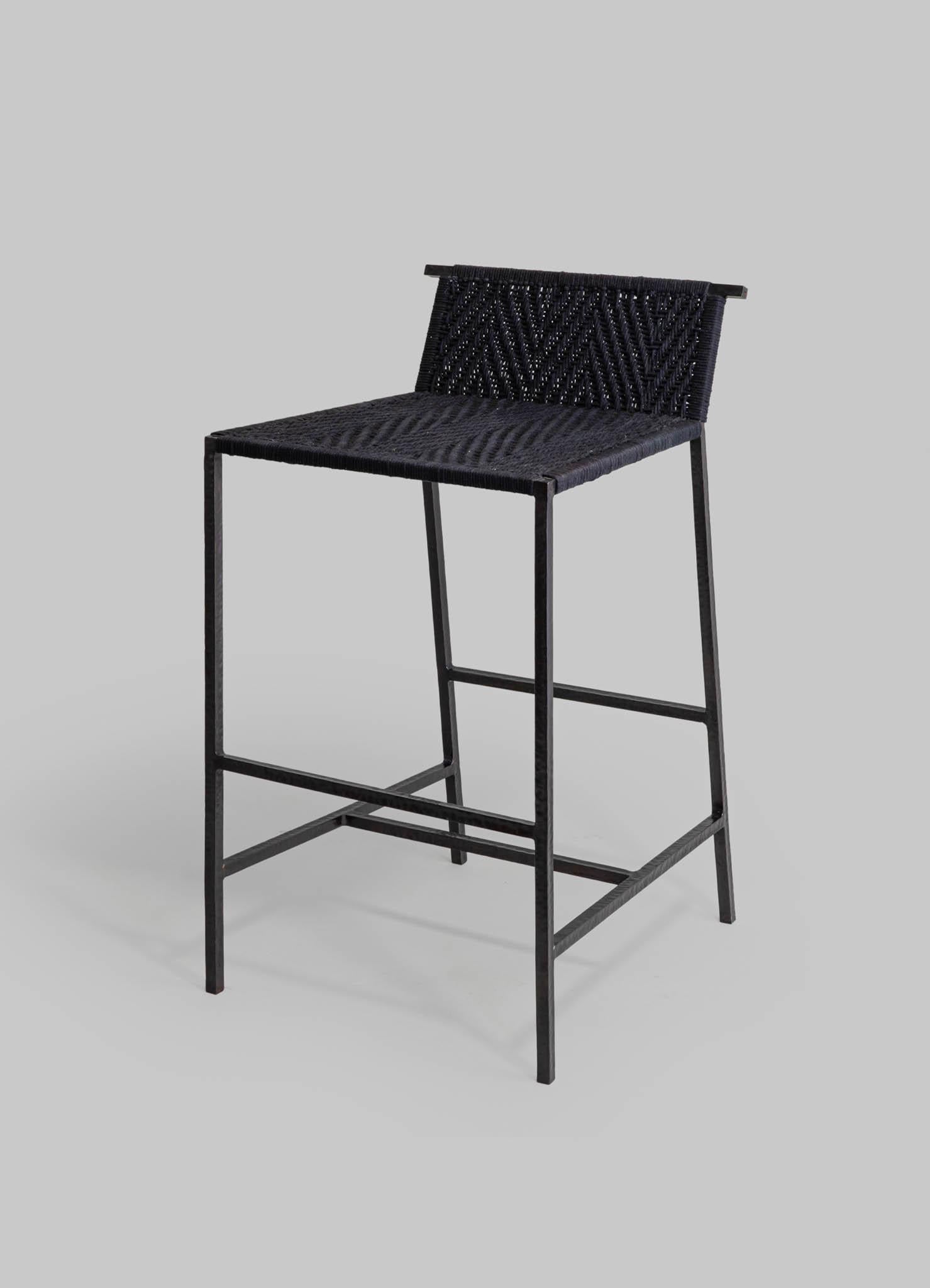 Sgabello nero Twist & Knot alto in corda con gambe in ottone, Viya di Vikram Goyal In condizioni Nuovo in vendita a Noida, DL