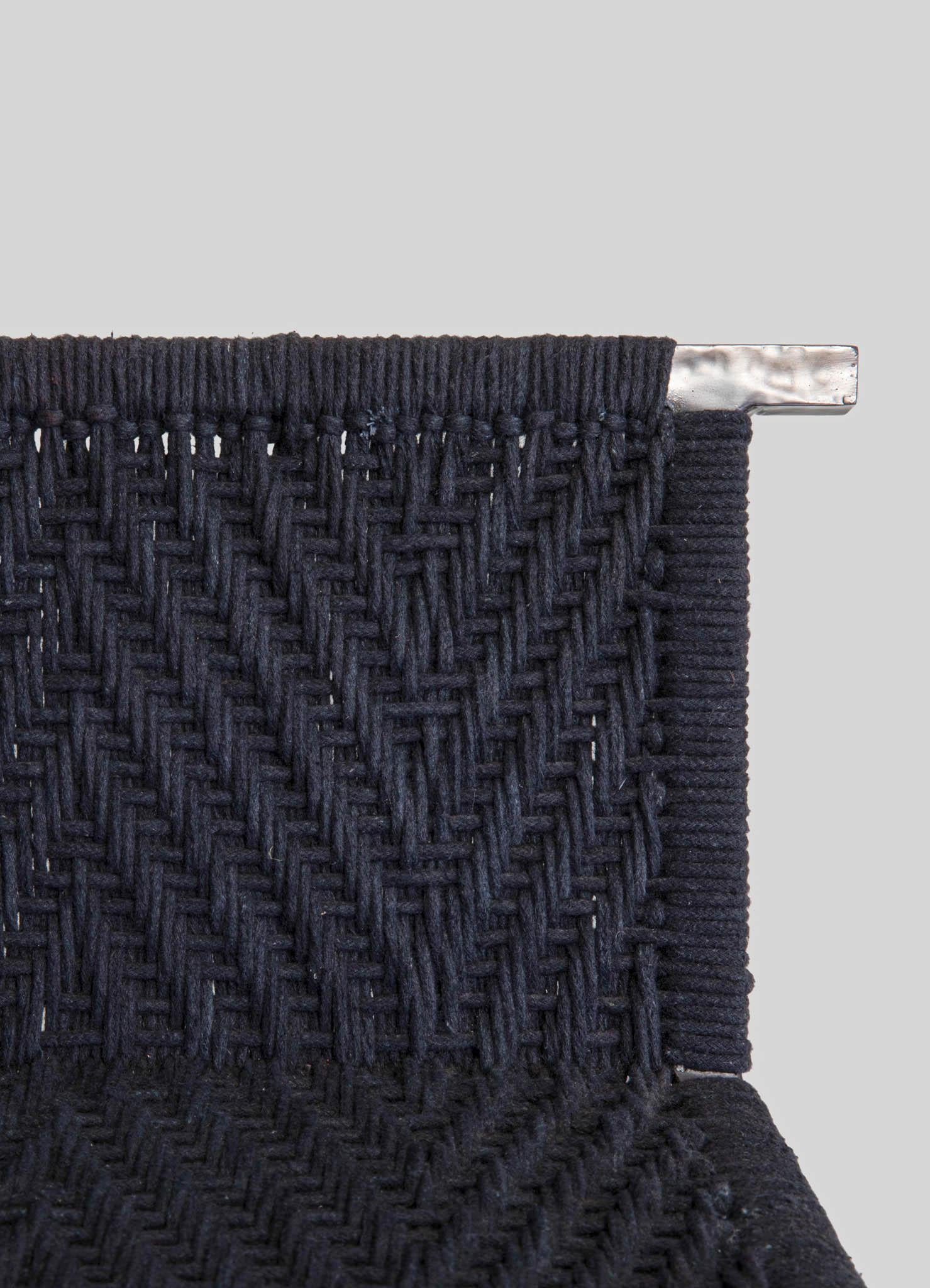XXI secolo e contemporaneo Sgabello nero Twist & Knot alto in corda con gambe in ottone, Viya di Vikram Goyal in vendita