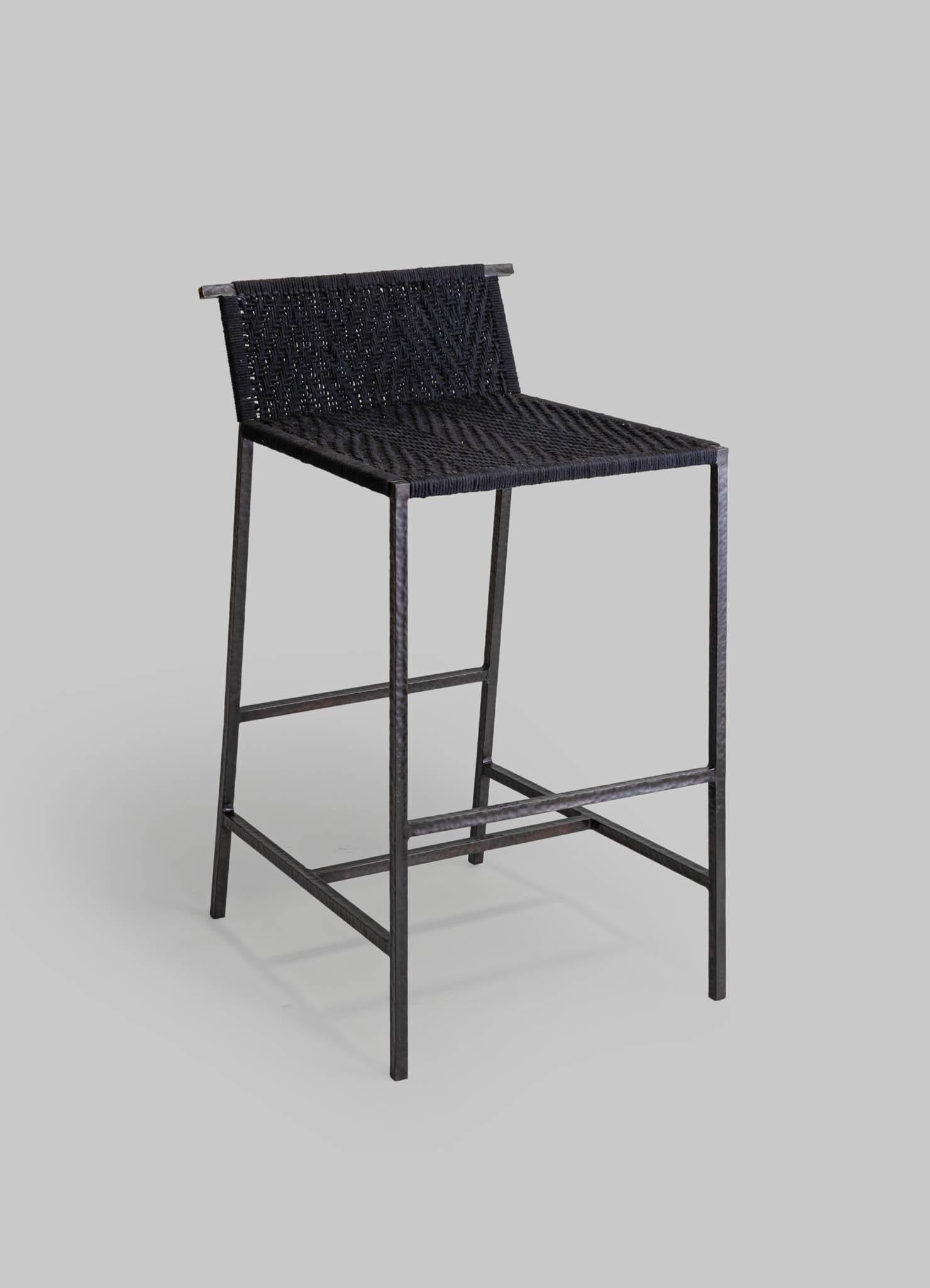Ottone Sgabello nero Twist & Knot alto in corda con gambe in ottone, Viya di Vikram Goyal in vendita