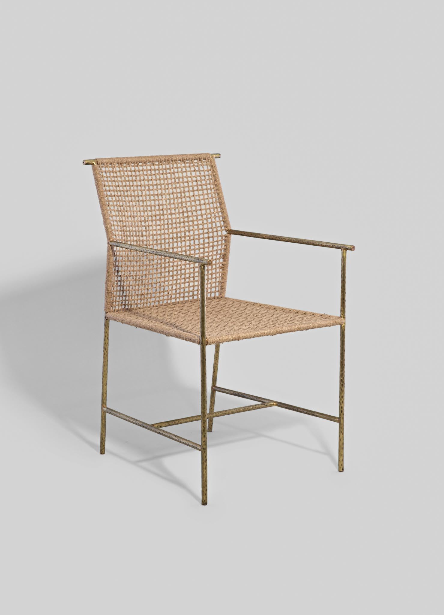 Tessuto a mano Sedia Twist & Knot in corda con gambe in ottone, Viya by Vikram Goyal in vendita