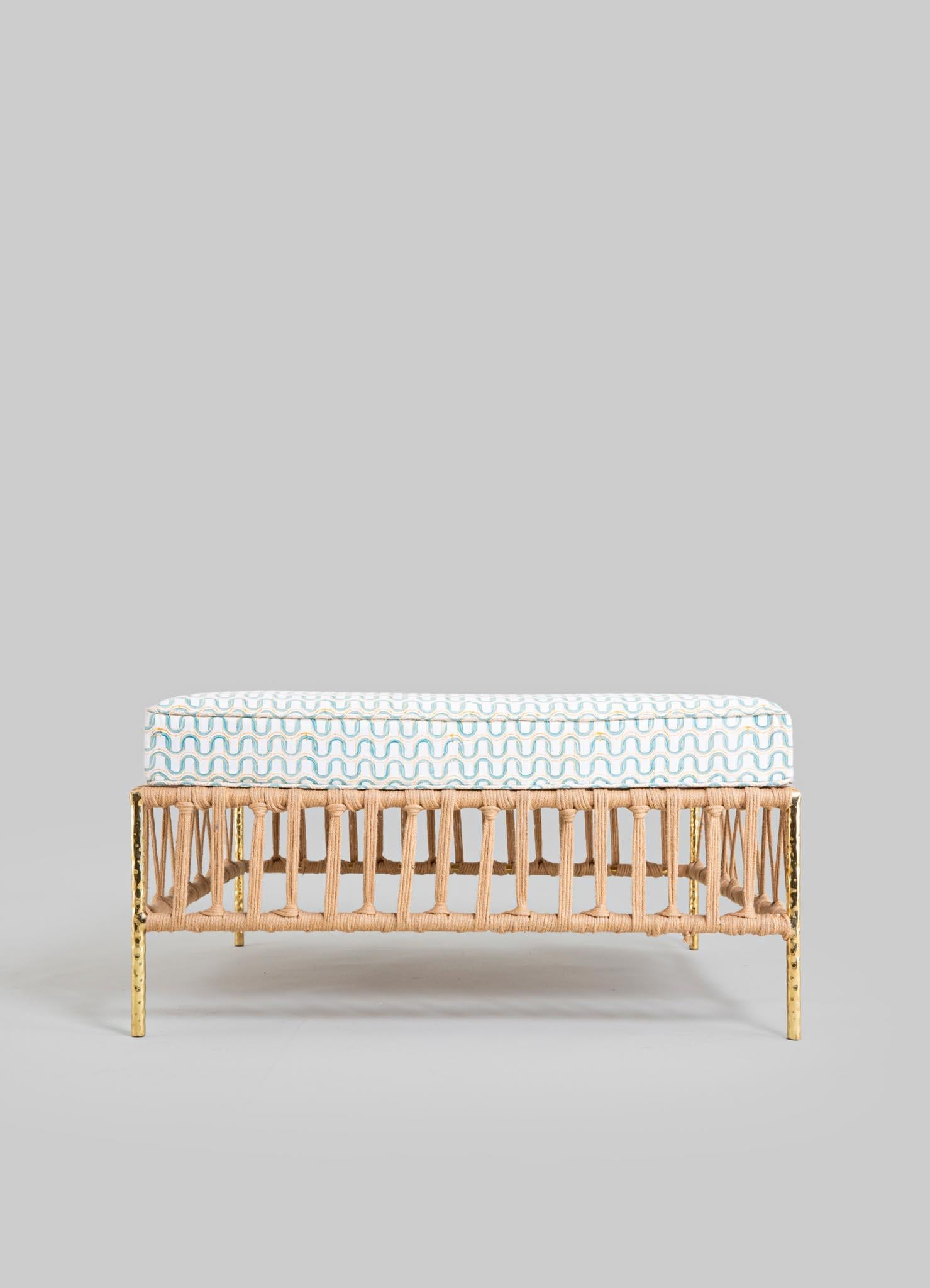 Pouf Twist & Knot, Viya by Vikram Goyal Neuf - En vente à Noida, DL