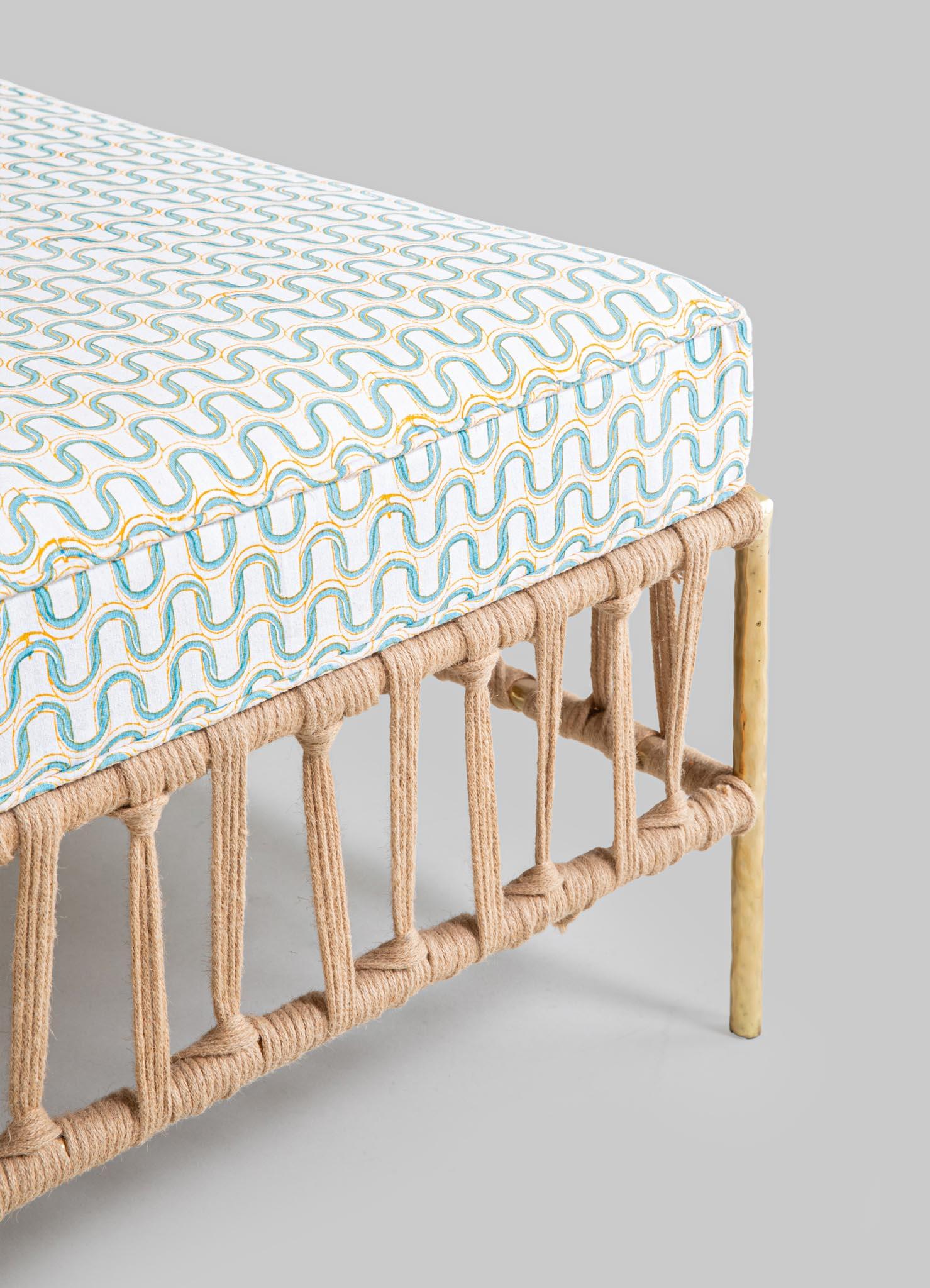 Laiton Pouf Twist & Knot, Viya by Vikram Goyal en vente
