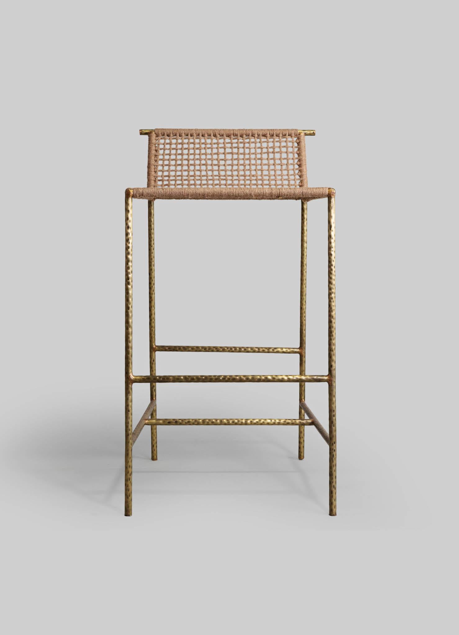 Indiano Sgabello Twist & Knot alto in corda con gambe in ottone, Viya di Vikram Goyal in vendita