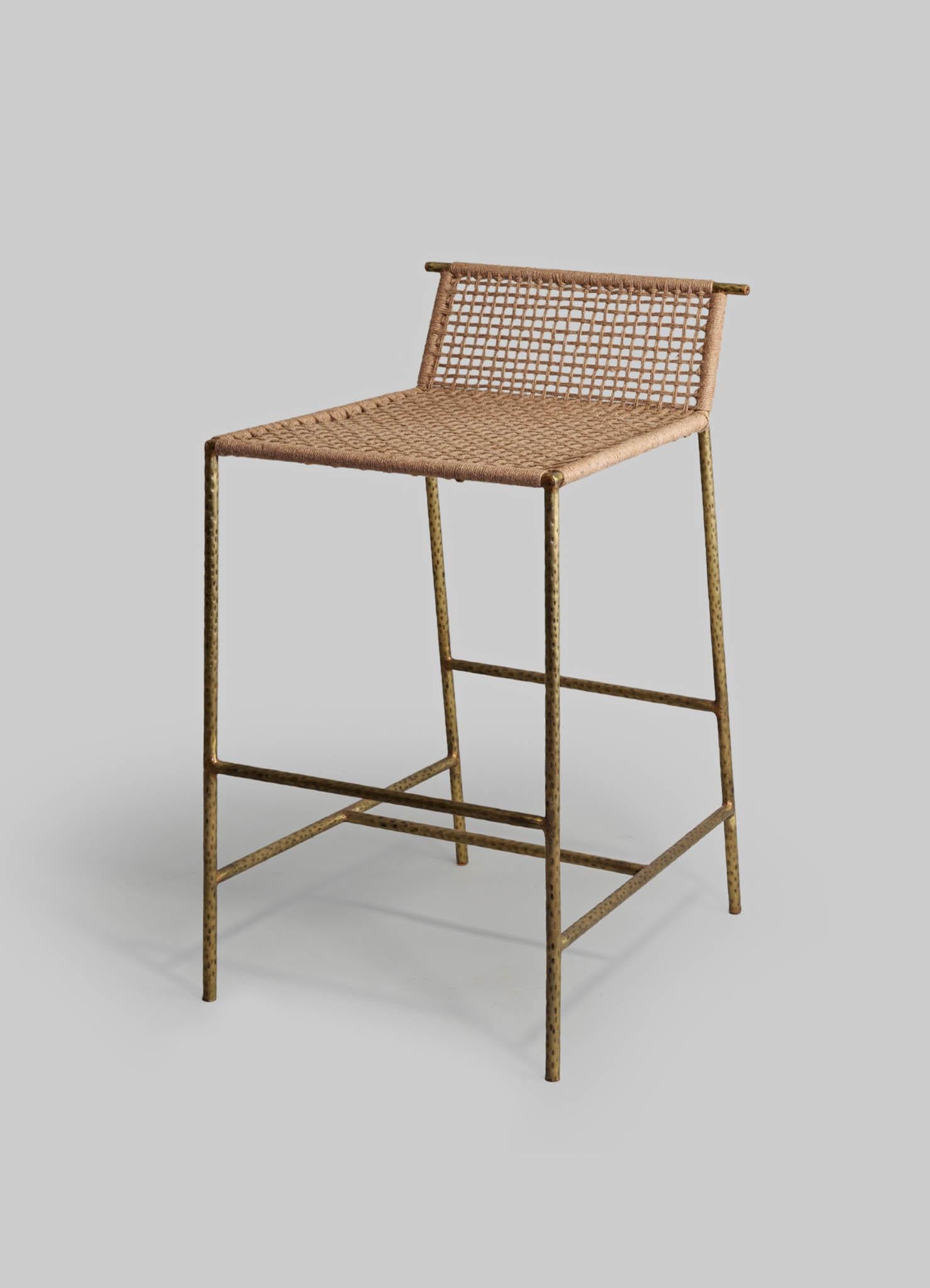 Sgabello Twist & Knot alto in corda con gambe in ottone, Viya di Vikram Goyal In condizioni Nuovo in vendita a Noida, DL
