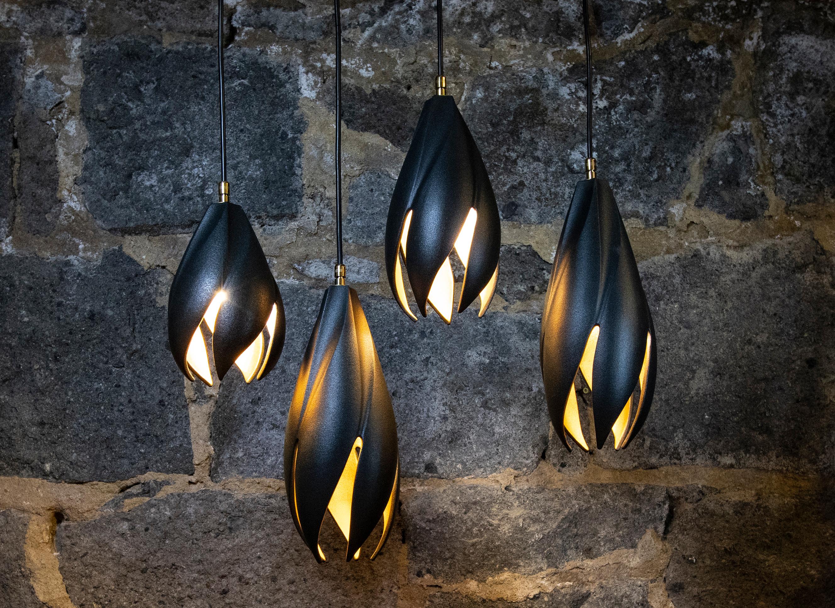 Ciondolo Twist, nero opaco/rame lucido, medio In condizioni Nuovo in vendita a Dunedin, NZ