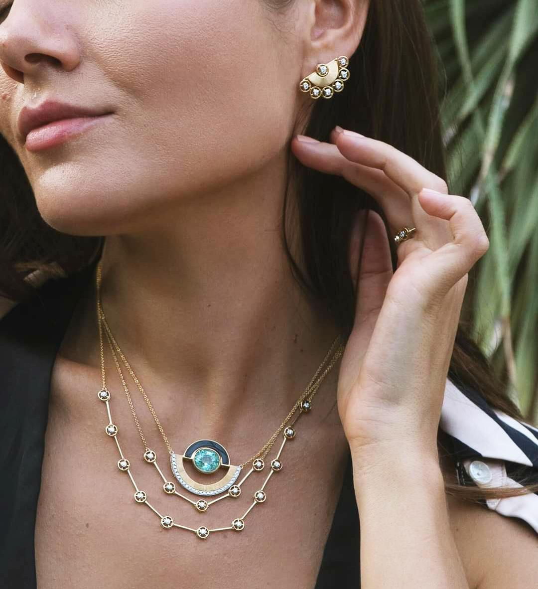Twist Reflection Diamond 0.45 carats Petite Double Jacket Earrings in 18K Gold

Width:  2.5 cm

The TWIST Reflection is inspired by several abstract artist and heavily by Hilma Af Klint's works. The creative forces behind Kavant & Sharart were drawn