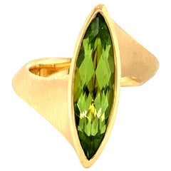 Vintage Georg Spreng - Twist Ring 18 Karat Yellow Gold with green Peridot Marquise