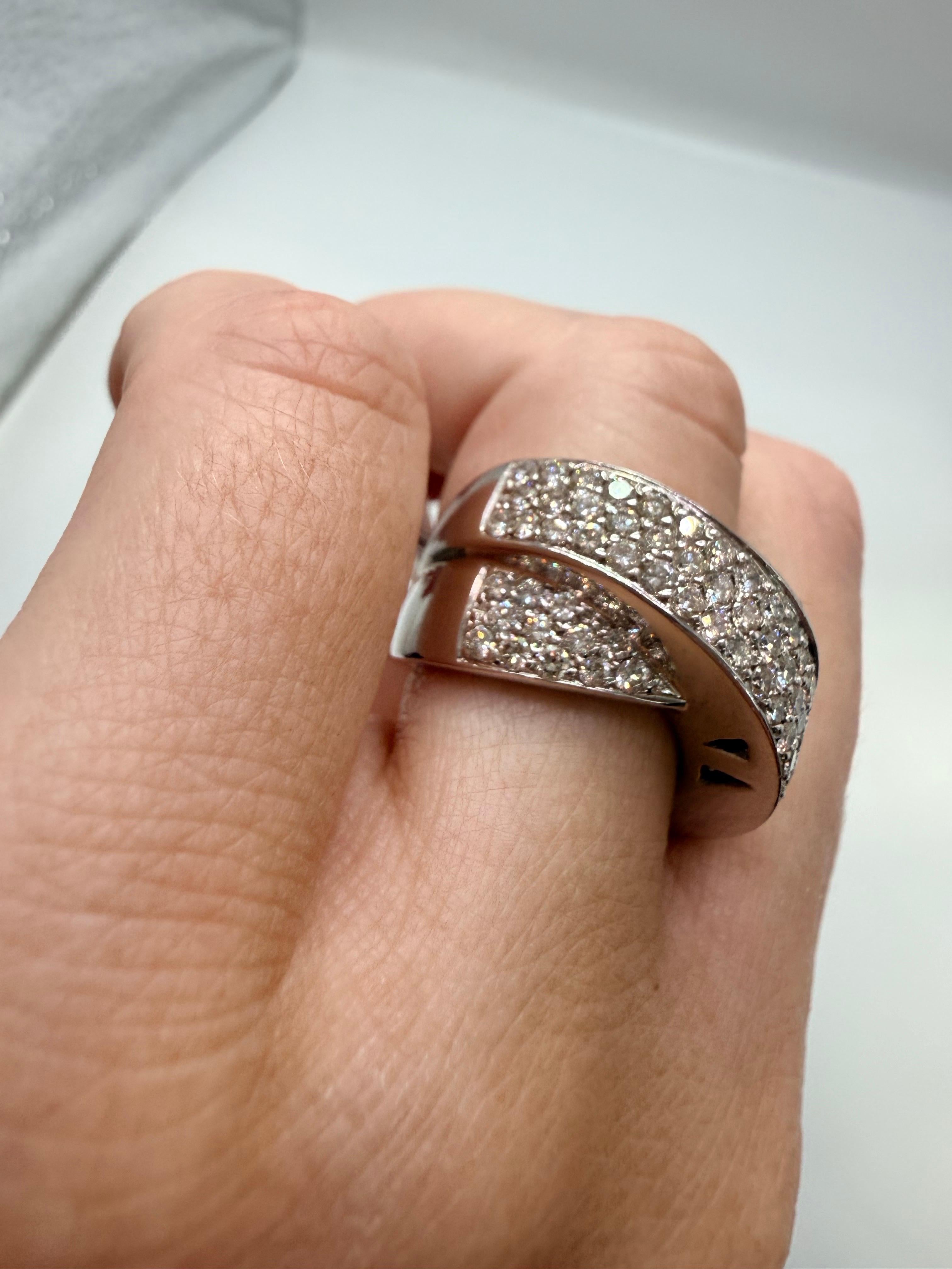 Anello Twist Anello con diamante da 2 carati in oro 18Kt in vendita 2