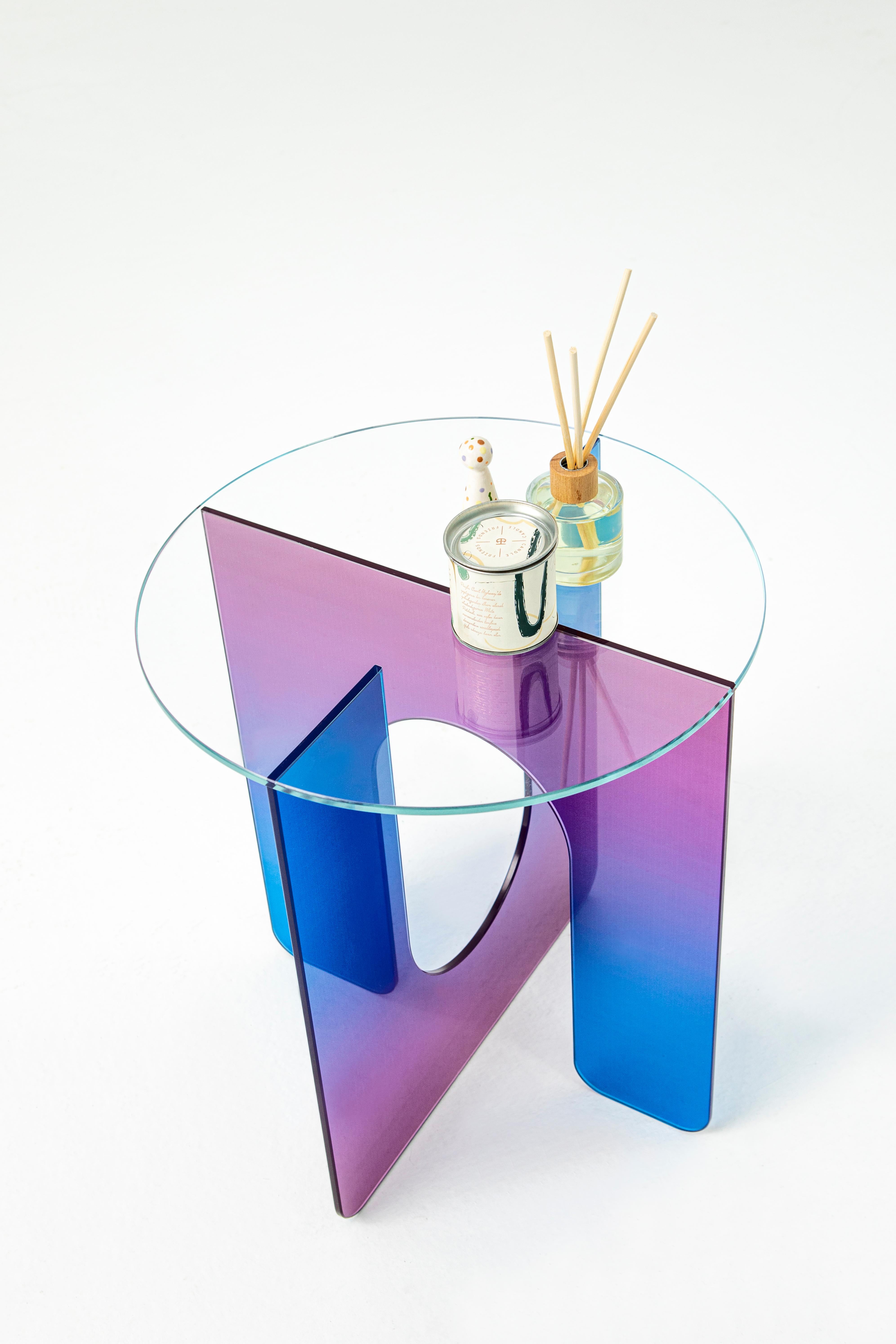 Postmoderne Table d'appoint Twist par Studio Monsoleil en vente