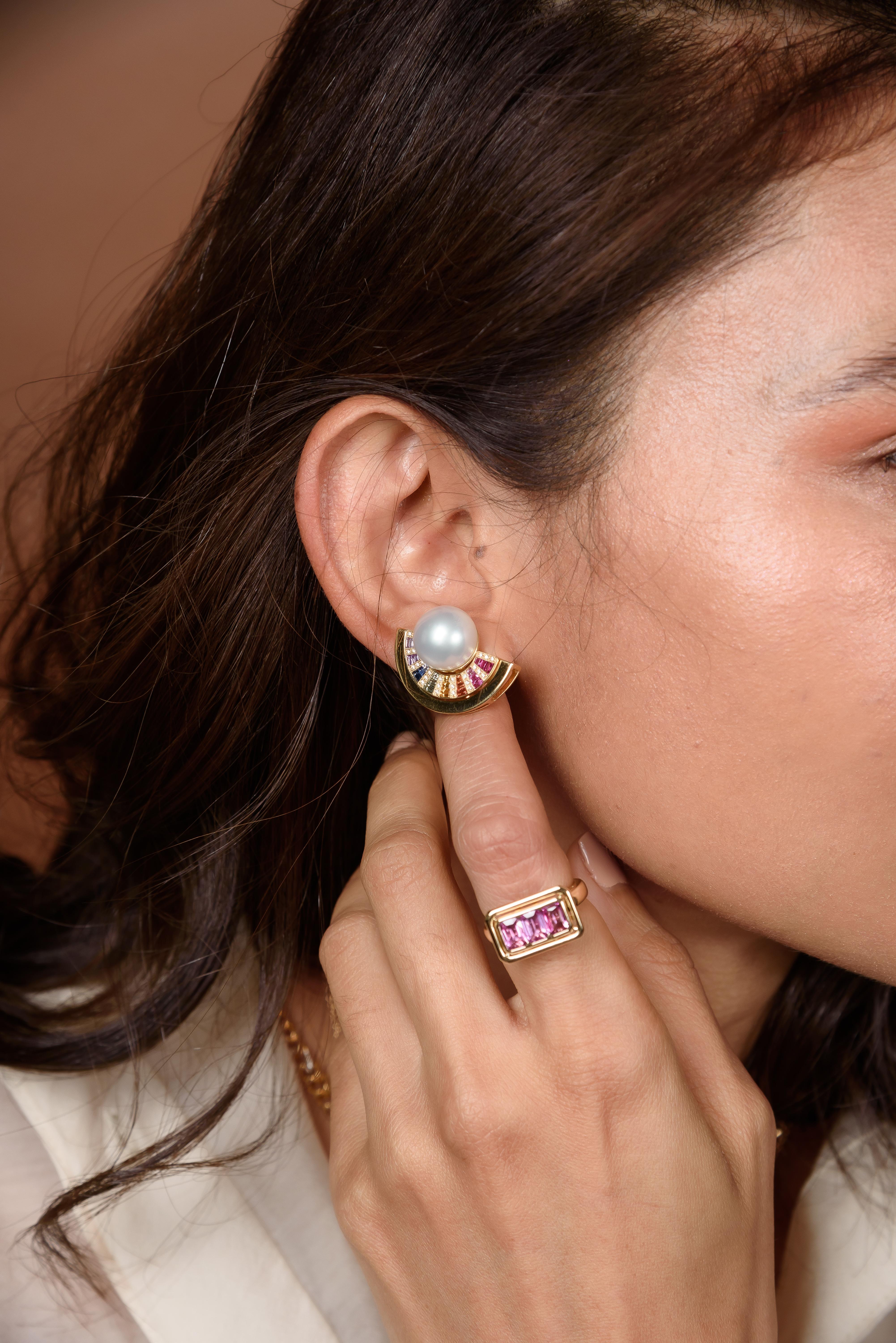 Twist Trilogy Pink Sapphire Ring in 18K Gold Settings In New Condition For Sale In Bangkok, 10