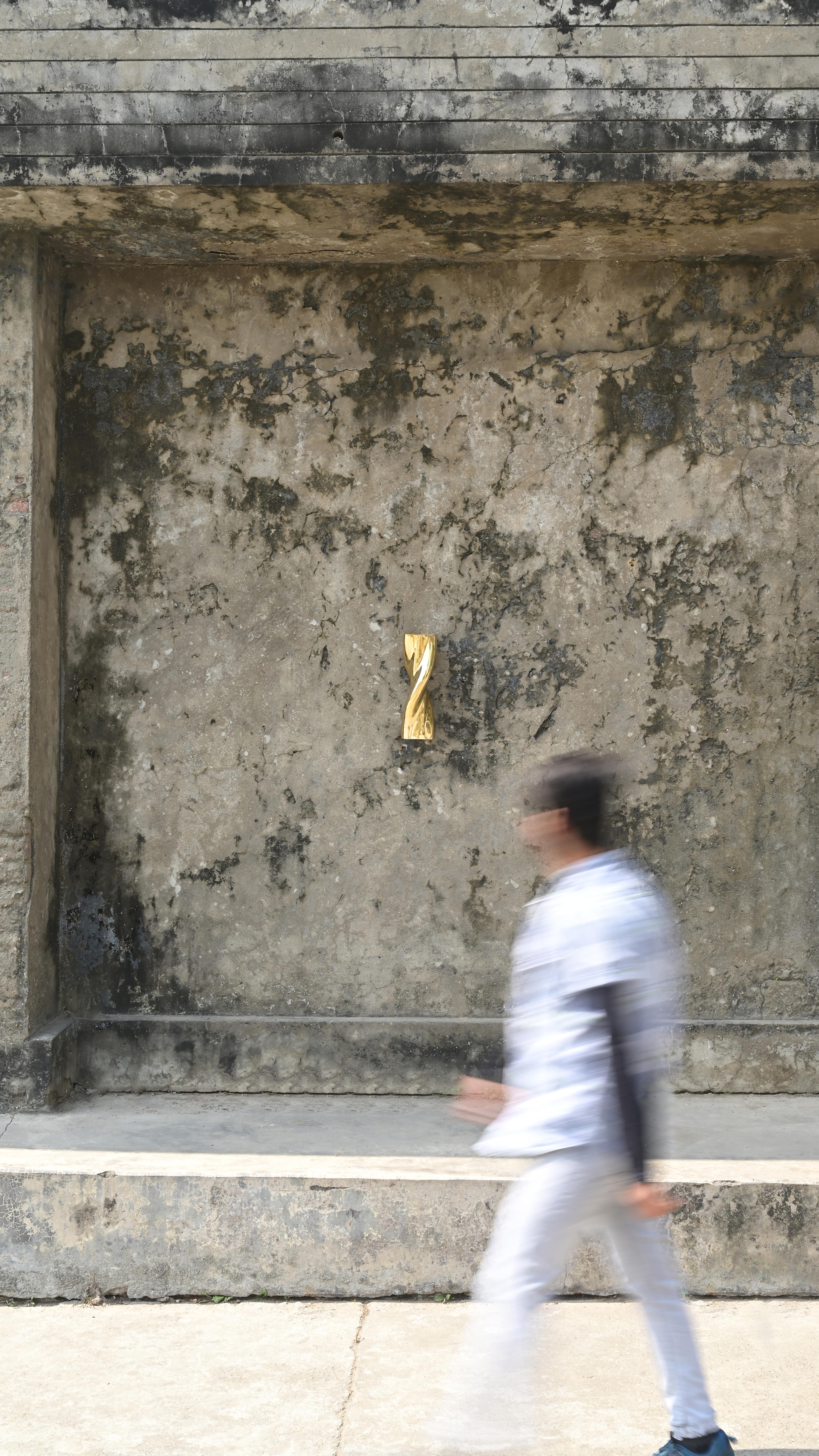 Lámpara de pared Twist de Studio Namit Khanna Siglo XXI y contemporáneo en venta