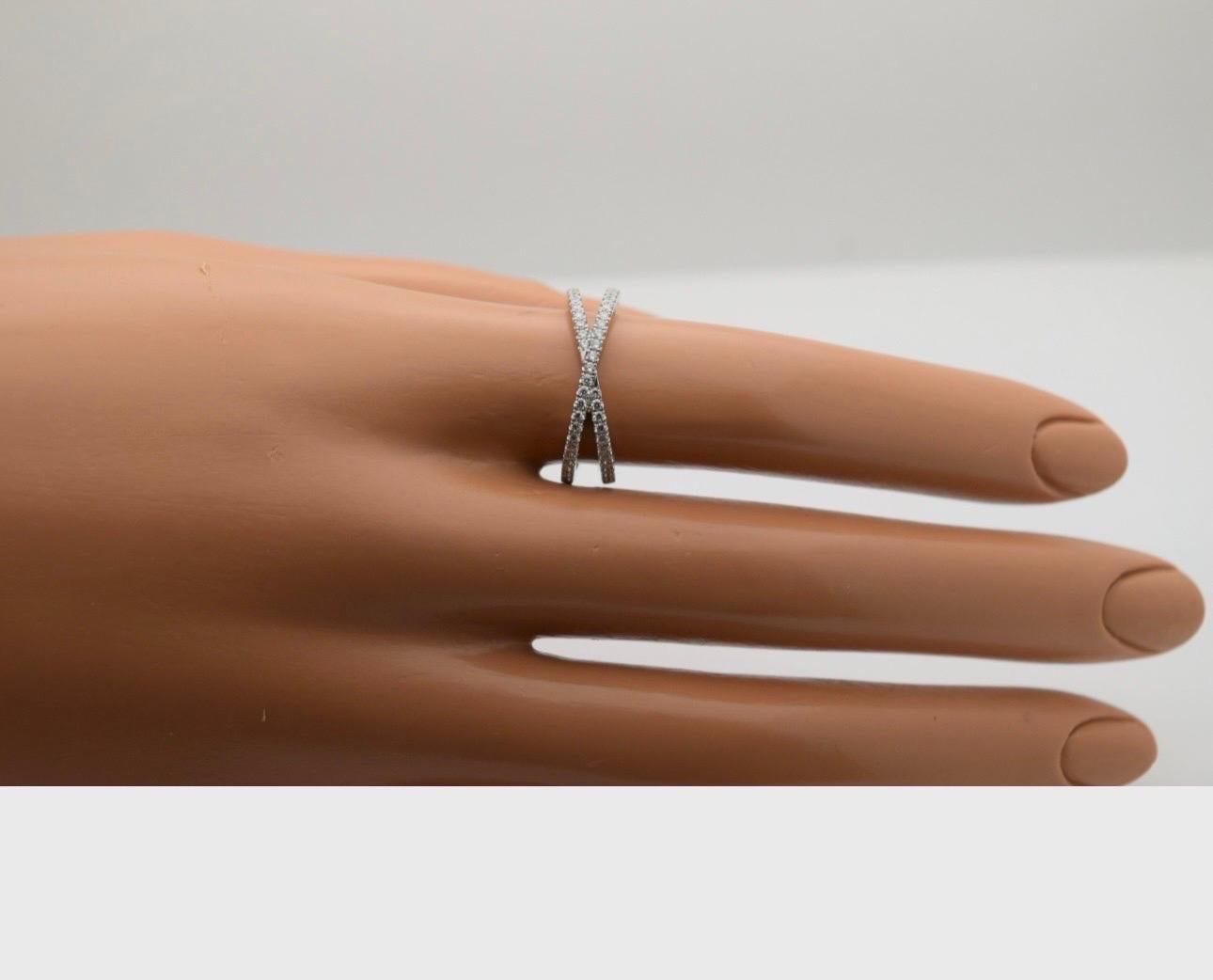 Twist wedding band 18KT gold 0.55ct natural diamonds VS clarity F color size 6 In New Condition For Sale In Boca Raton, FL