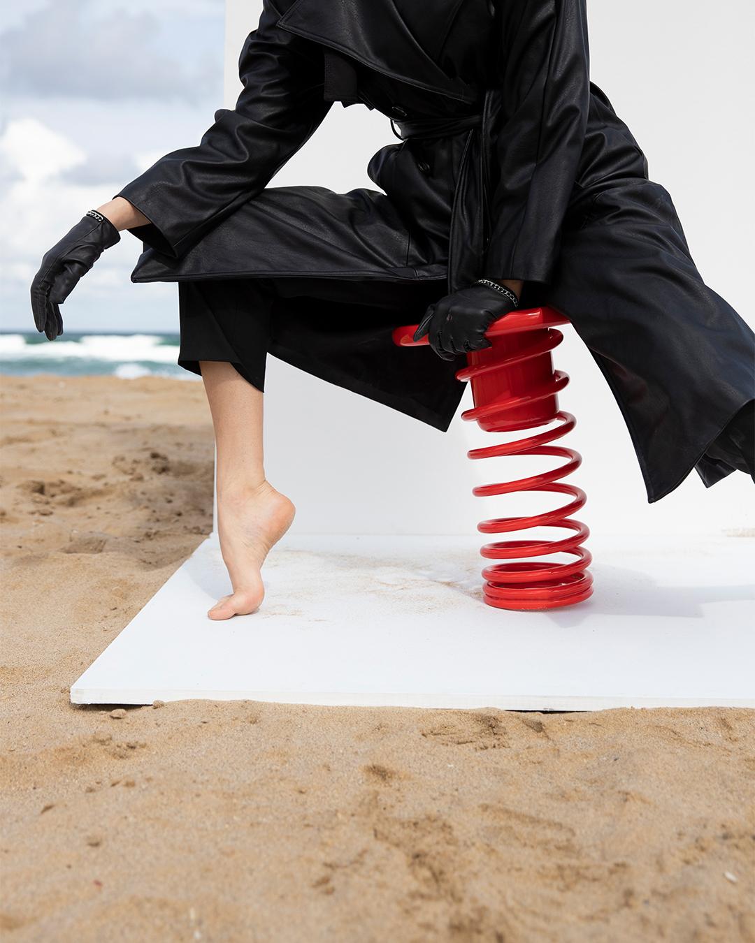 Twist, which is open to use in every space with its striking color options, combines the functions of a side table and stool, while providing your own balance in the use of stools with the movement of the wooden table wrapped around the metal foot,