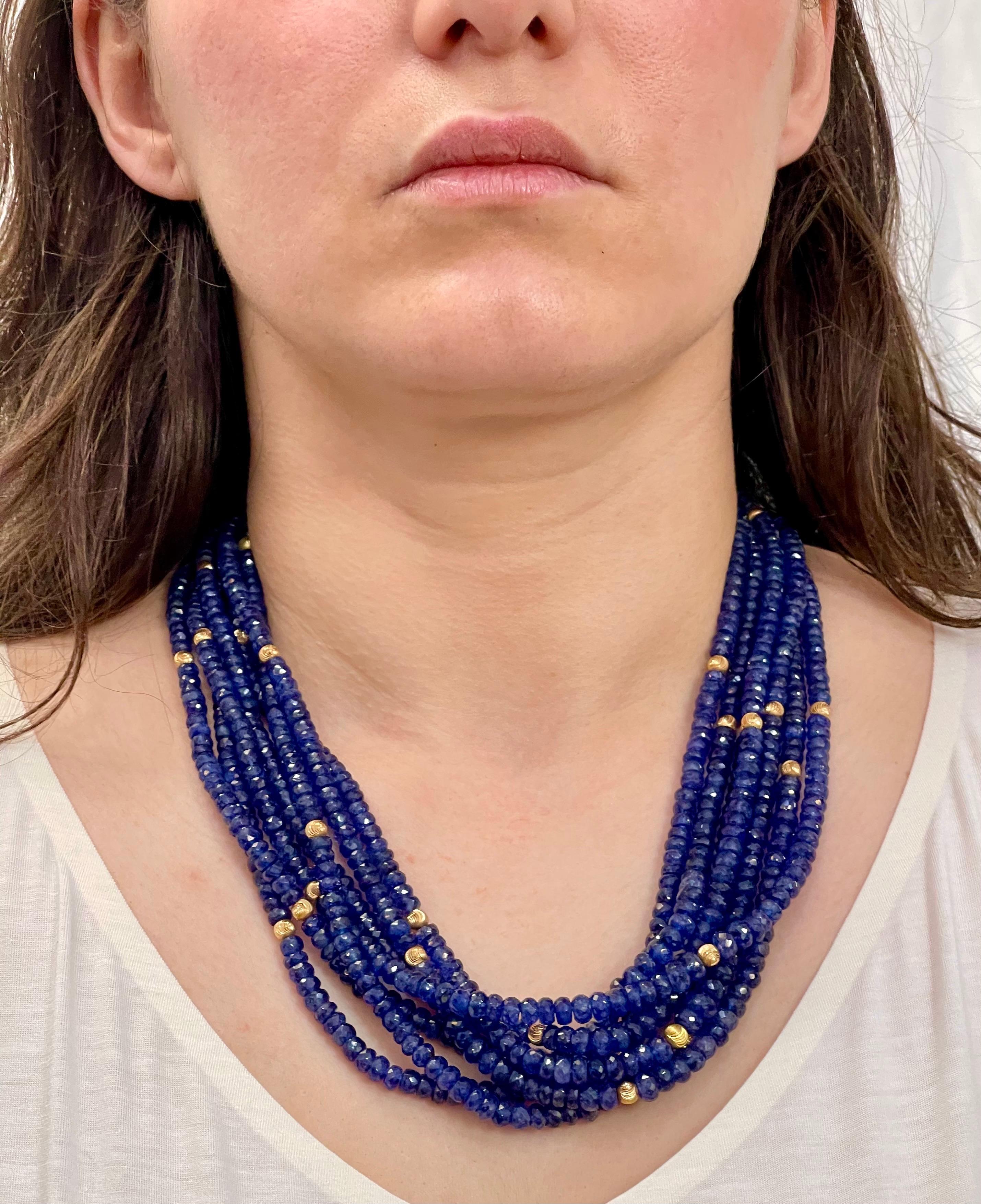 Collier torsadé à sept rangs de perles de tanzanite naturelle 1275 carats + or 14 carats en vente 3