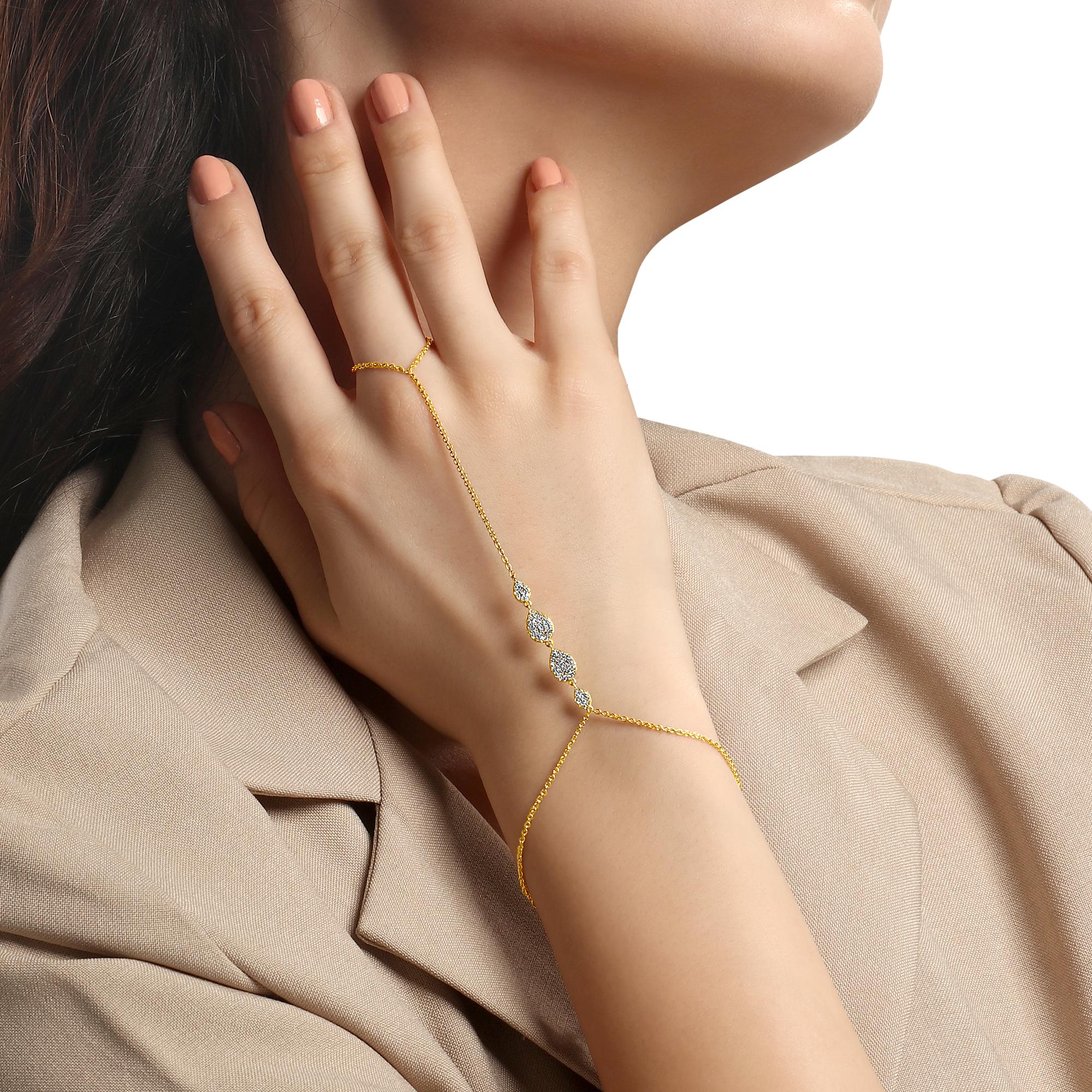 Adorna la tua mano con il sottile scintillio di 76 diamanti naturali in questa lussuosa catena in oro giallo 14k. Realizzato in modo delicato, questo pezzo elegante aggiunge un tocco di raffinatezza a qualsiasi look.

Informazioni sulla catena a