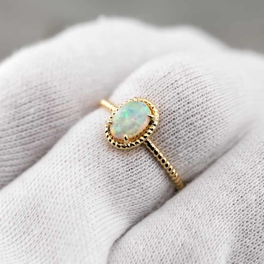 Twisted Band Oval Australian Solid Opal Ring in 14K Yellow Gold In New Condition For Sale In Suwanee, GA