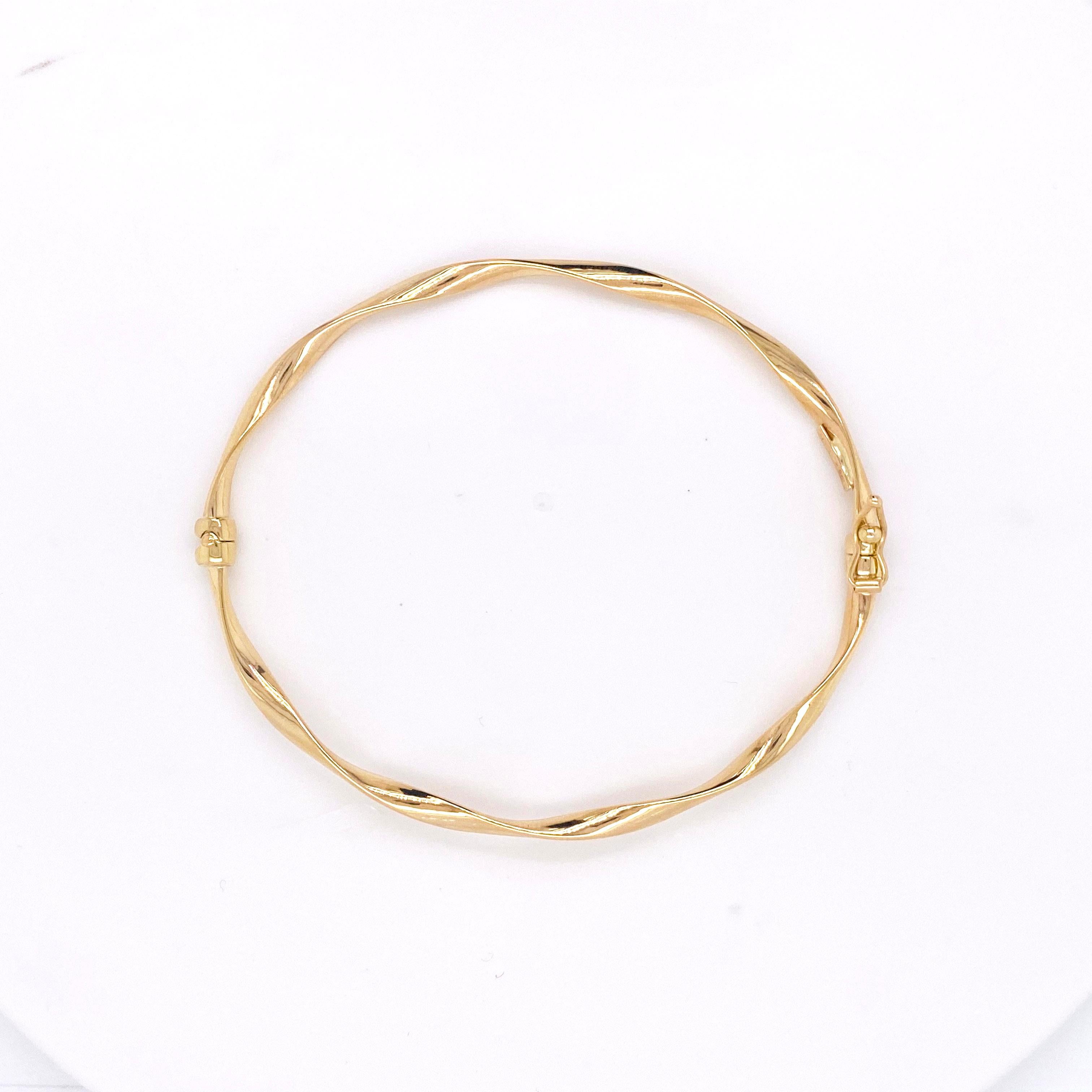 Twisted Bangle Bracelet, Hinged Clasp, Rope Yellow Gold Oval Bangle In New Condition For Sale In Austin, TX