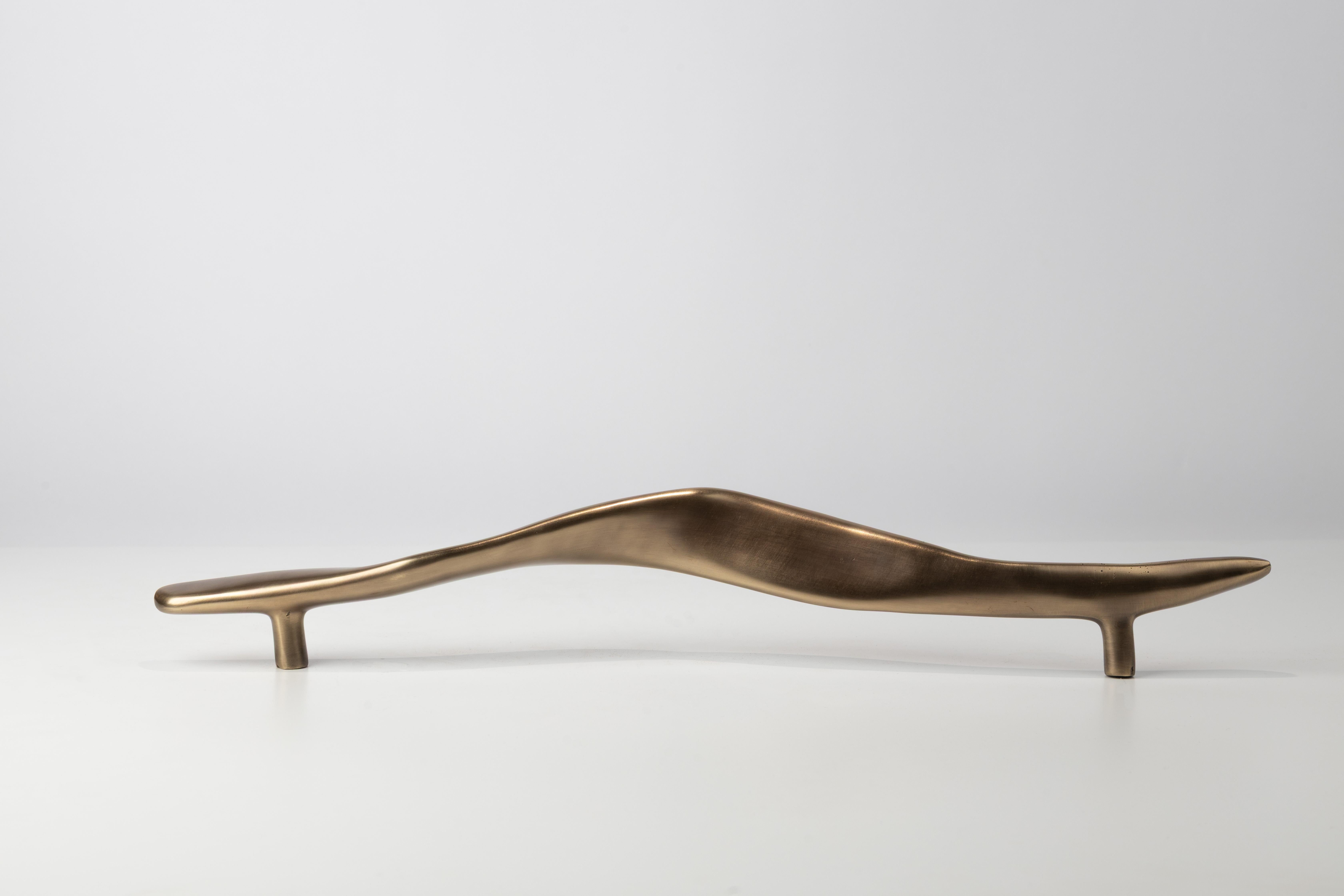 Fatto a mano Maniglia in ottone ritorto con finitura oro antico 49 cm x ø 3,5 cm in vendita