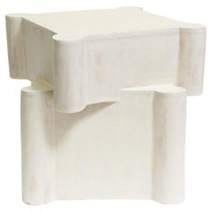 Table d'appoint et tabouret en céramique Castle torsadé de couleur crème de BZIPPY