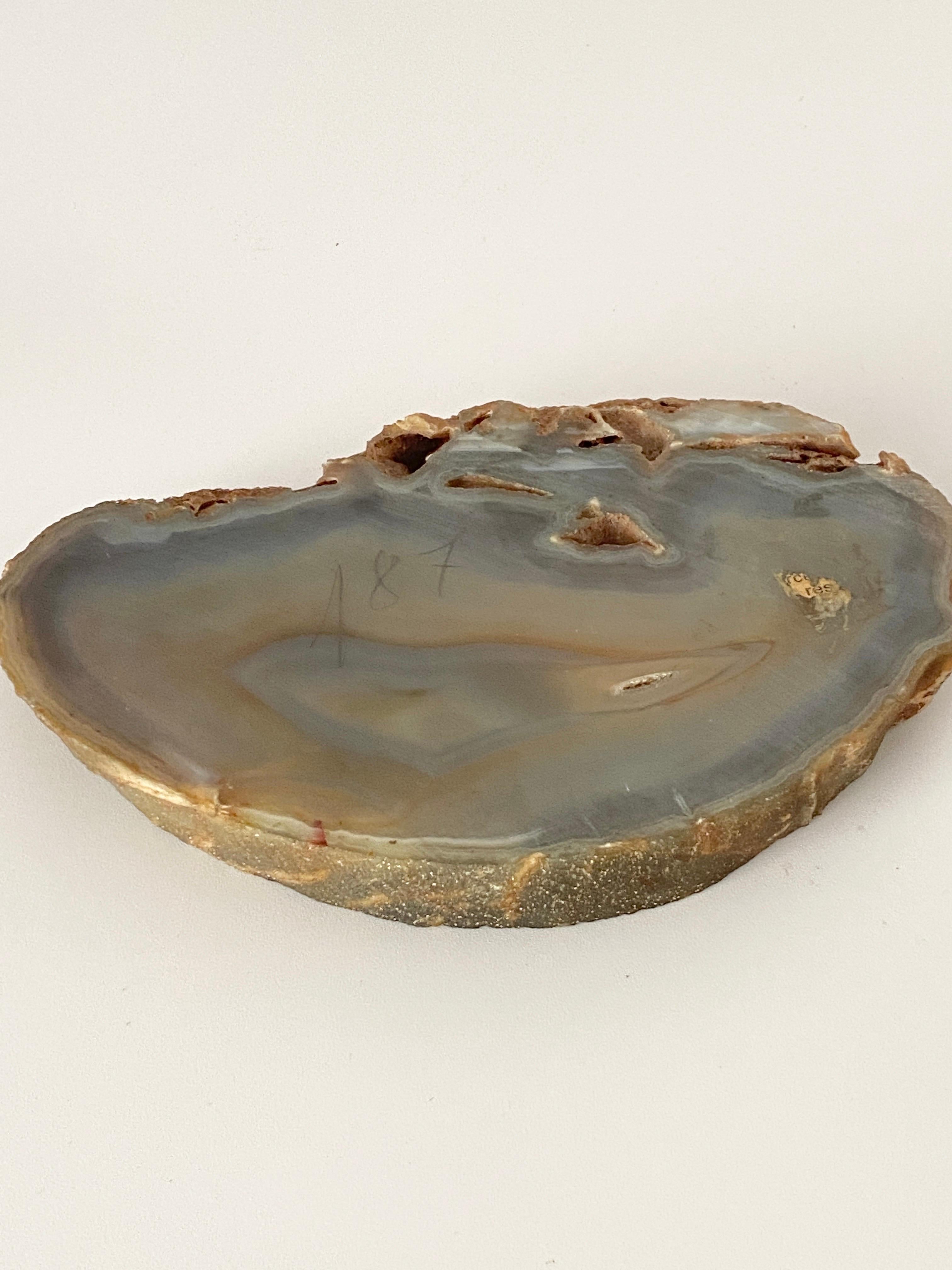 Twisted Agate Ashtray, White Color, France, 1960 In Good Condition For Sale In Auribeau sur Siagne, FR