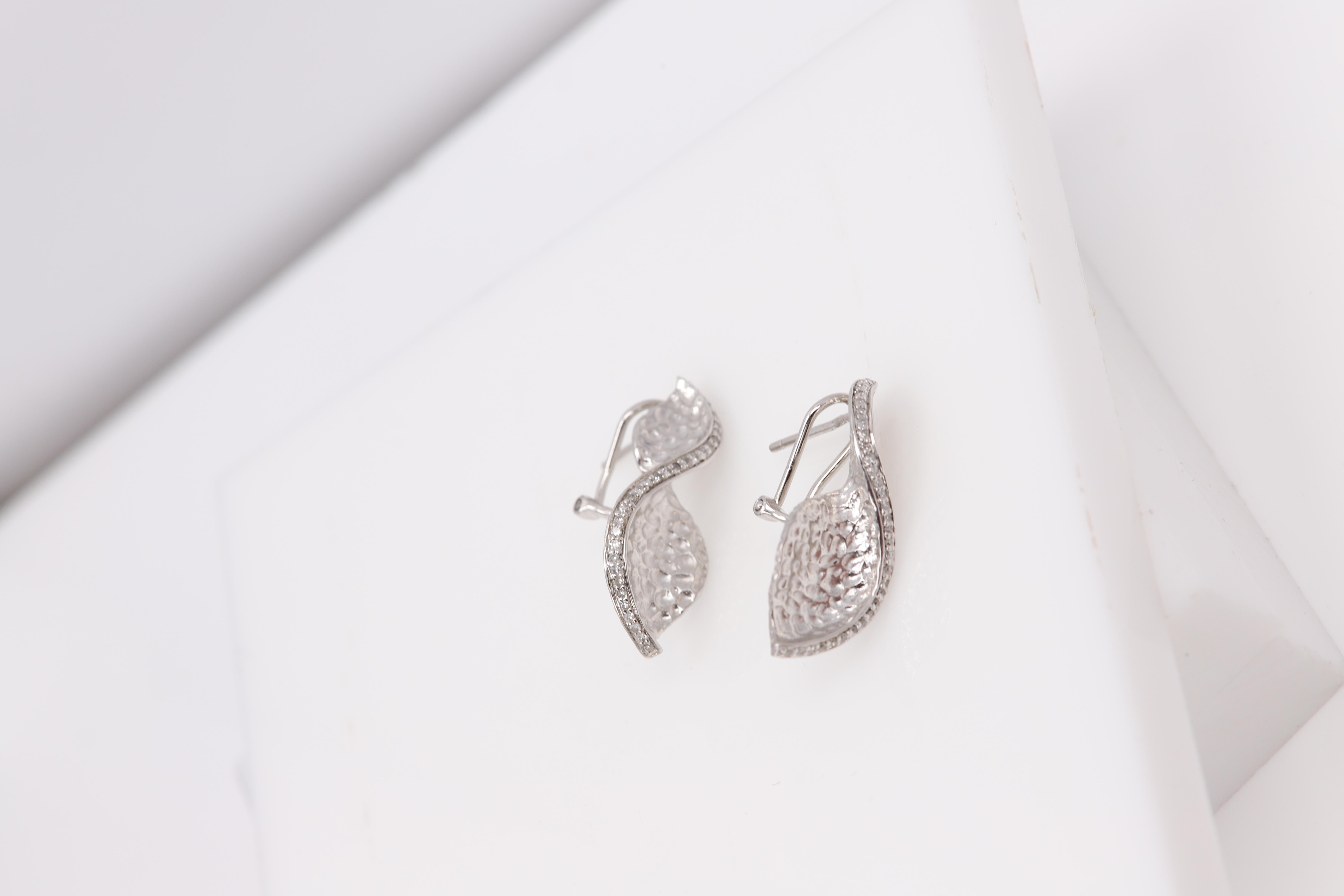 Women's Twisted Design Earrings Sterling Silver and Diamonds For Sale