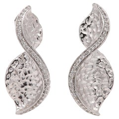 Ohrringe mit gedrehtem Design aus Sterlingsilber und Diamanten