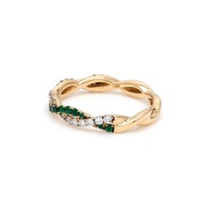 Twisted Emerald Diamond 18 Karat Yellow Gold Engagement Wedding Ring