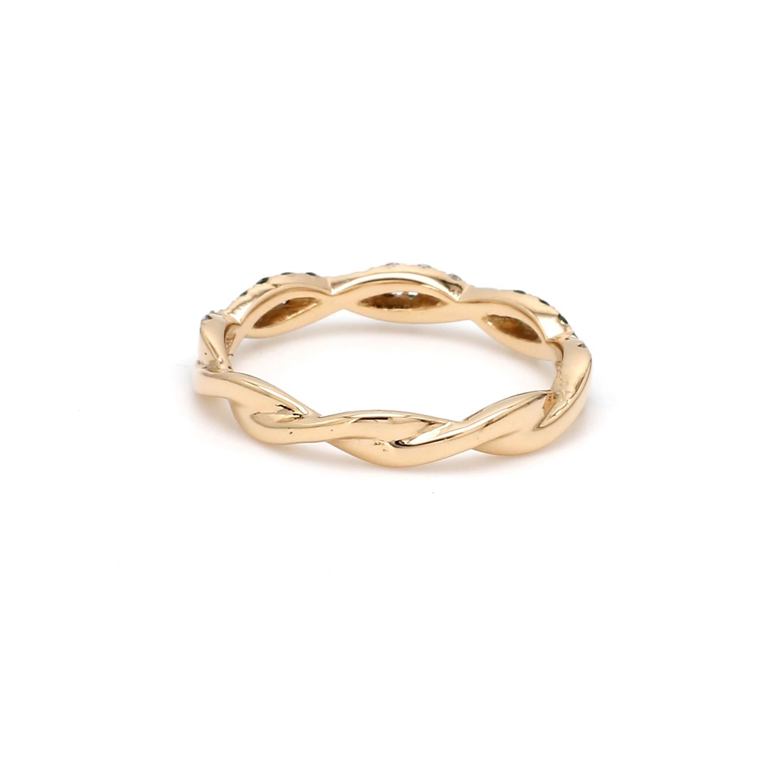Contemporary Twisted Emerald Diamond 18 Karat Yellow Gold Engagement Wedding Ring