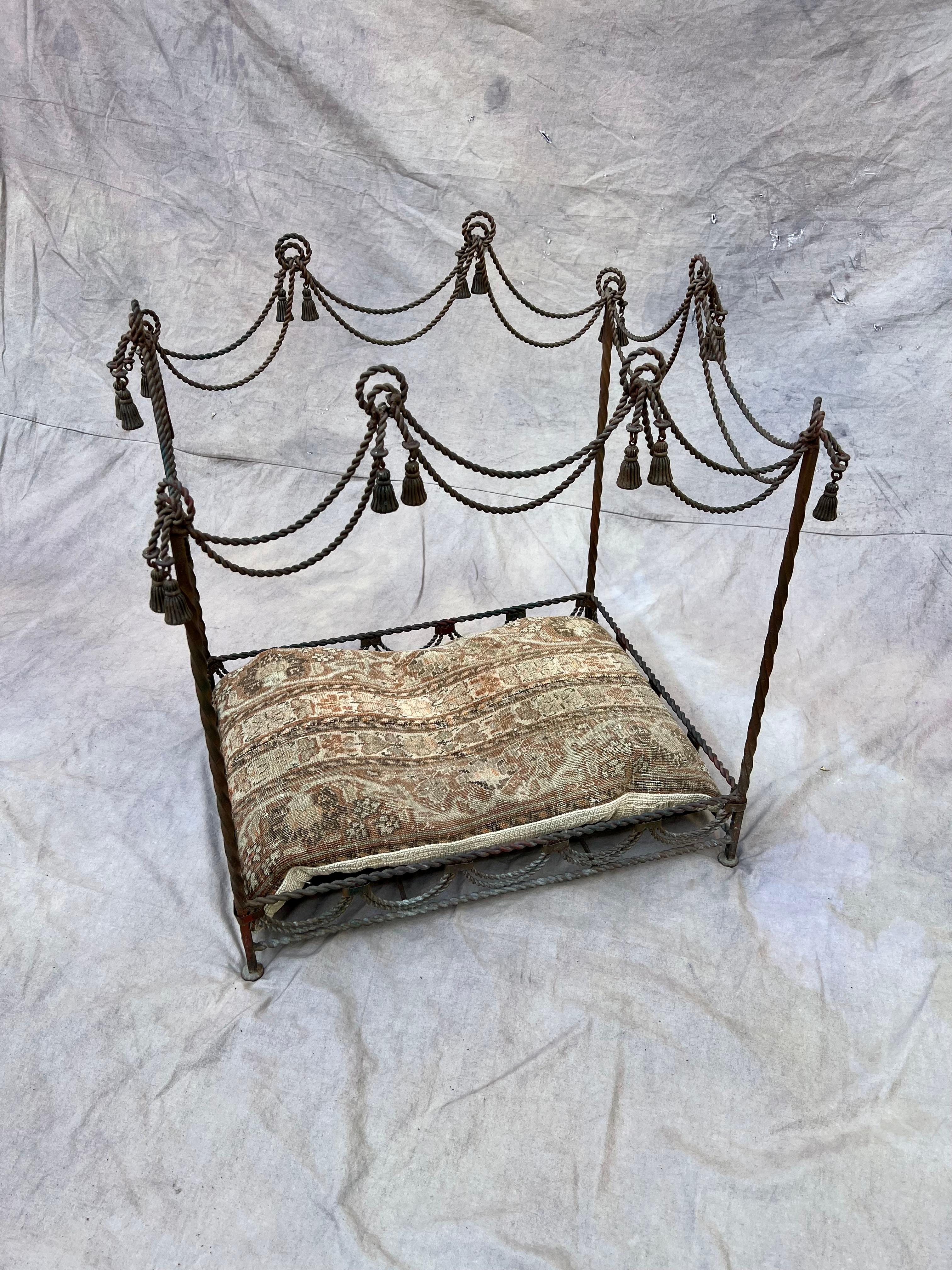 iron canopy bed