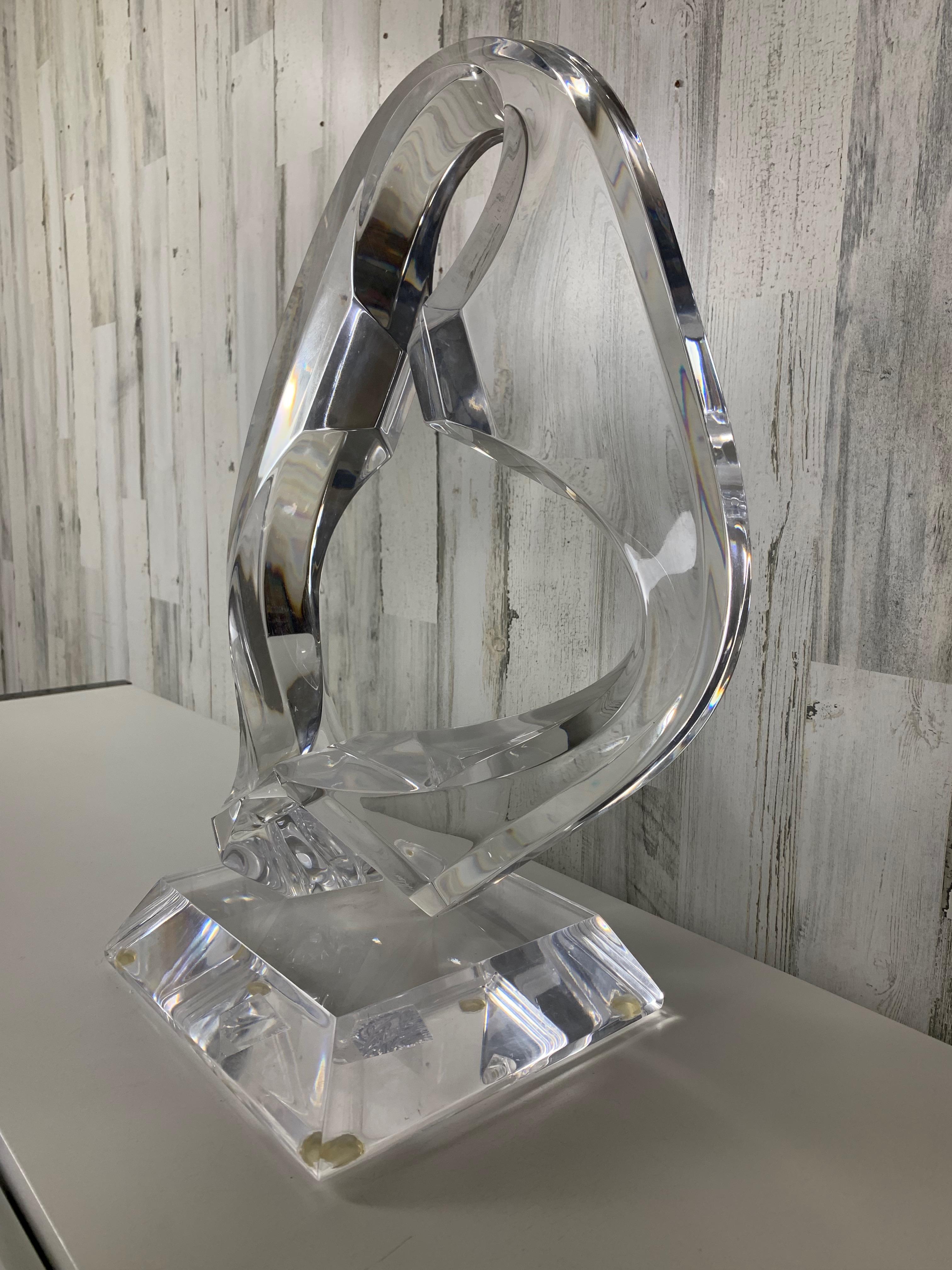 Moderno Scultura in lucite ritorta di Shlomi Haziza in vendita