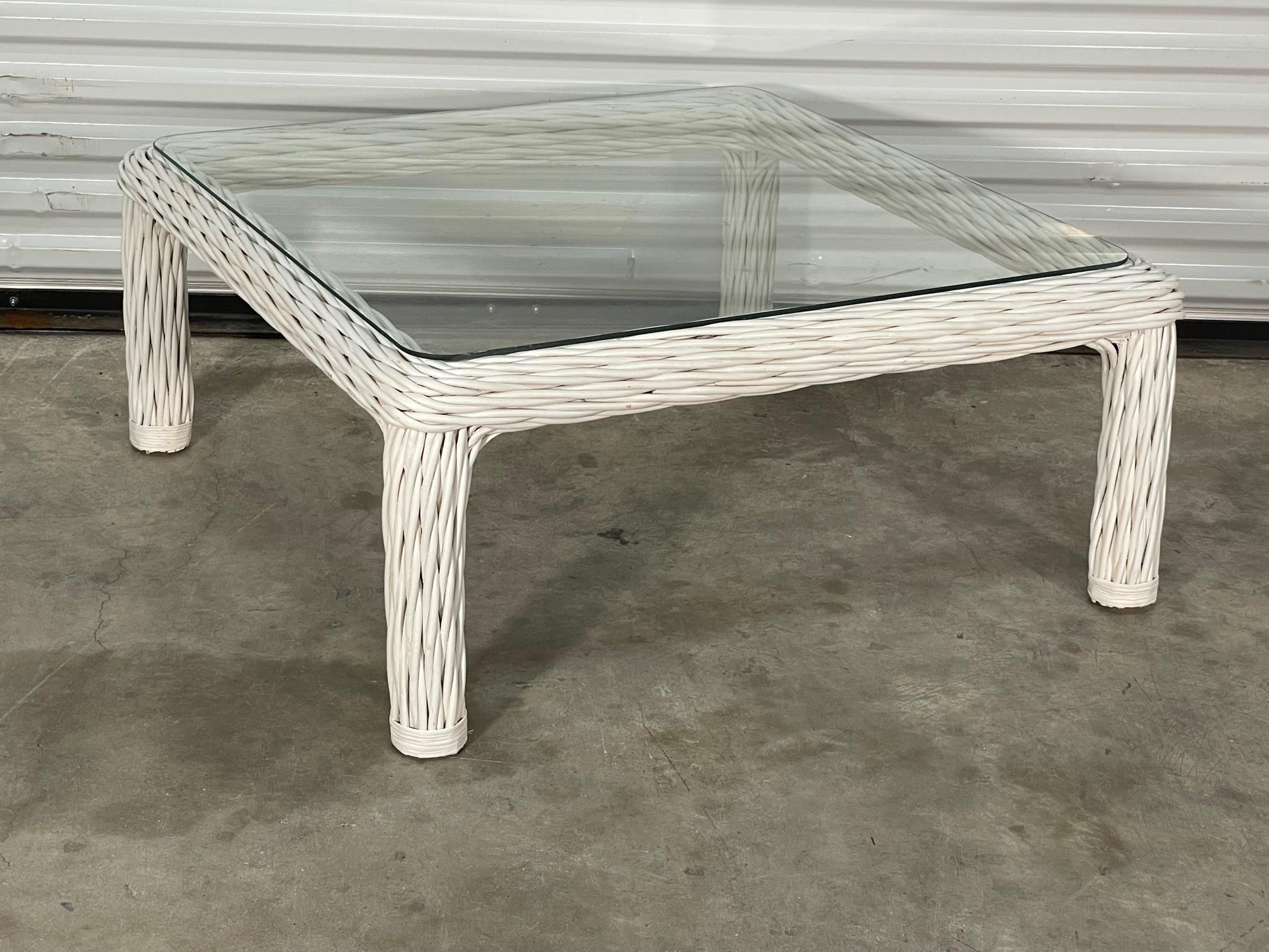 Organic modern coffee table features frame of twisted rattan and glass top. Good condition with imperfections consistent with age. May exhibit scuffs, marks, or wear, see photos for details. We offer professional refinishing services.
    
   