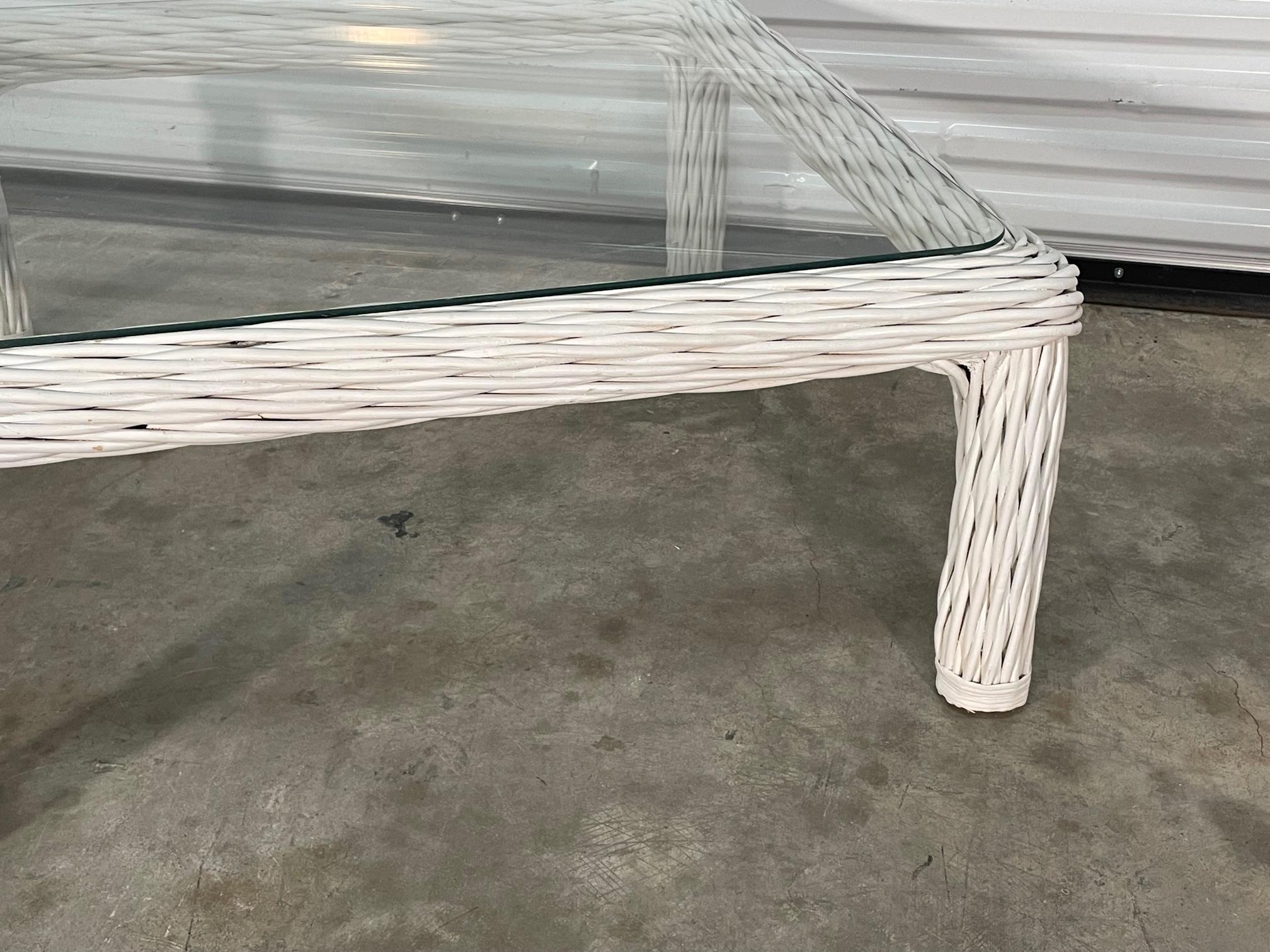 Twisted Rattan Organic Modern Coffee Table In Good Condition For Sale In Jacksonville, FL