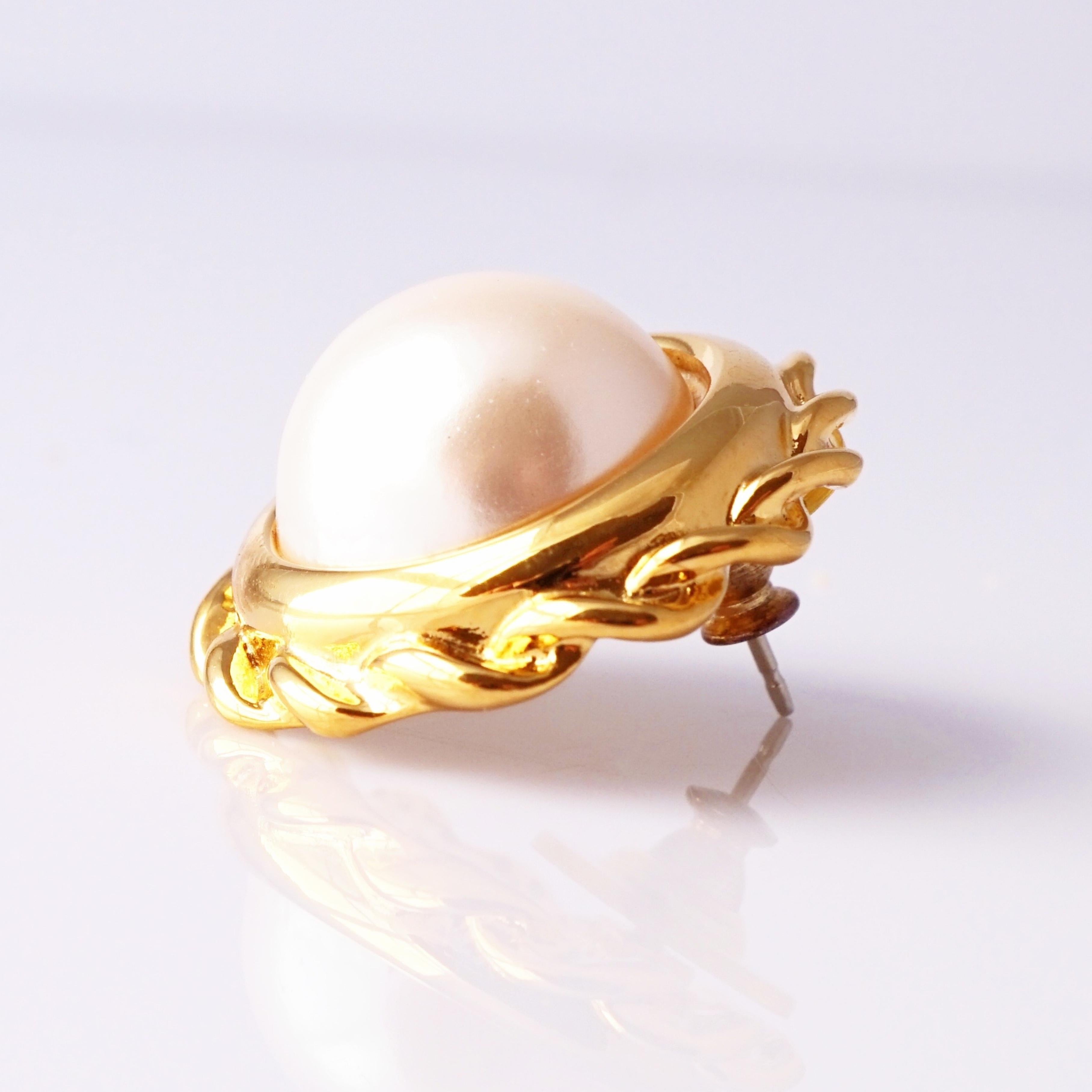 Pendientes de perlas con bisel de cuerda retorcida de Anne Klein, años 80 en Bueno estado para la venta en McKinney, TX