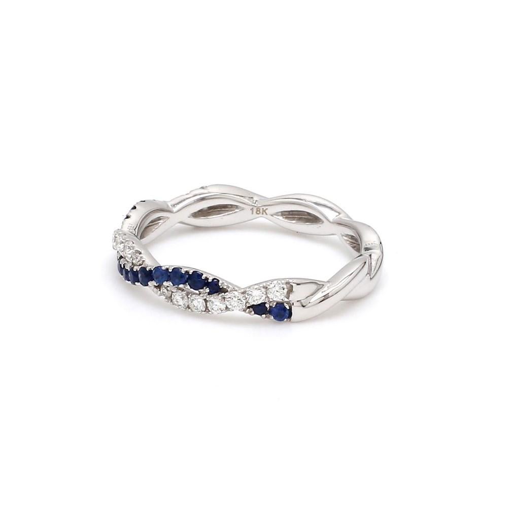 Verlobungsring mit gedrehtem Saphir und Diamant aus 18 Karat Weißgold (Rundschliff)