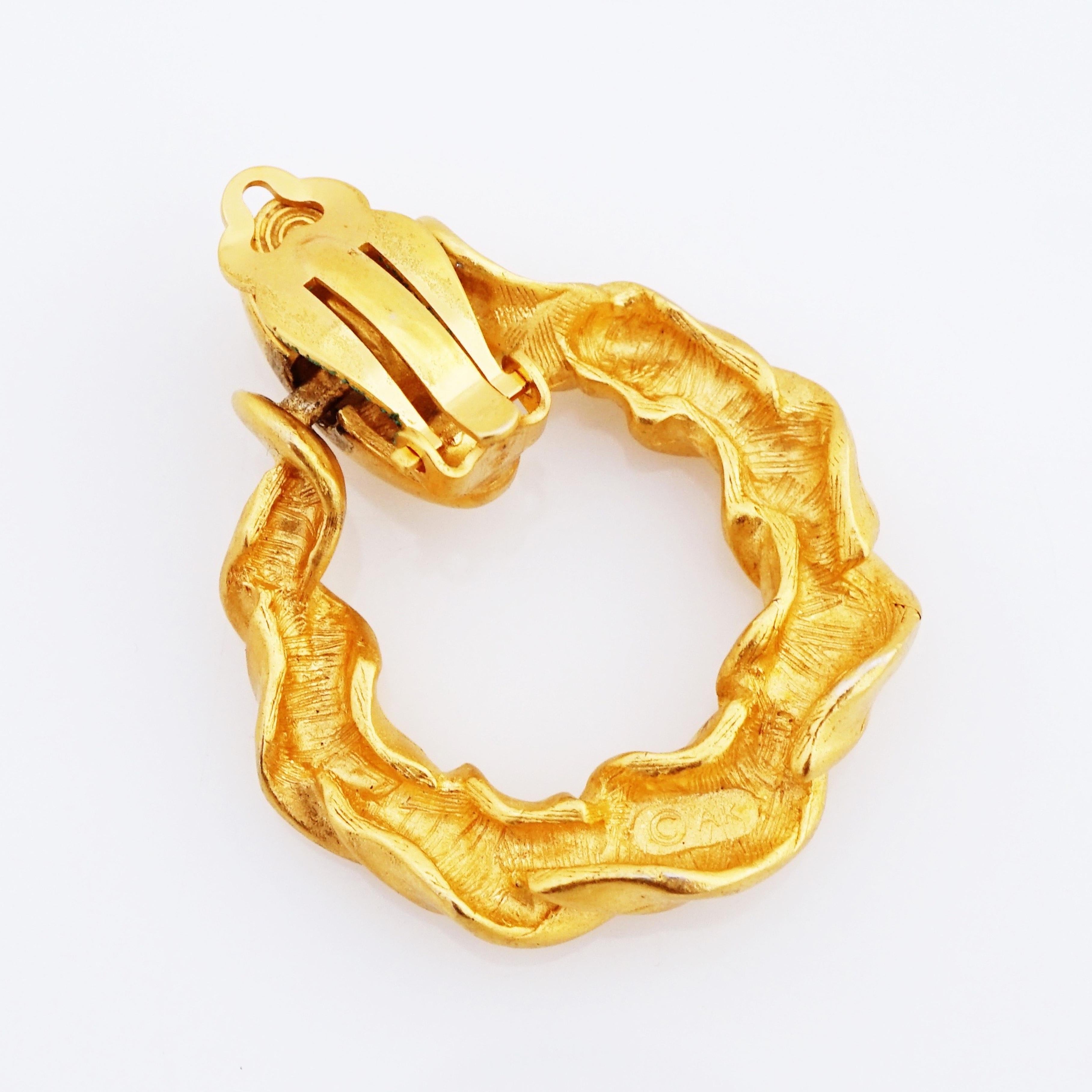 Statement-Ohrringe aus gedrehtem Satin und Gold mit Türknocker von Anne Klein, 1980er Jahre (Moderne) im Angebot