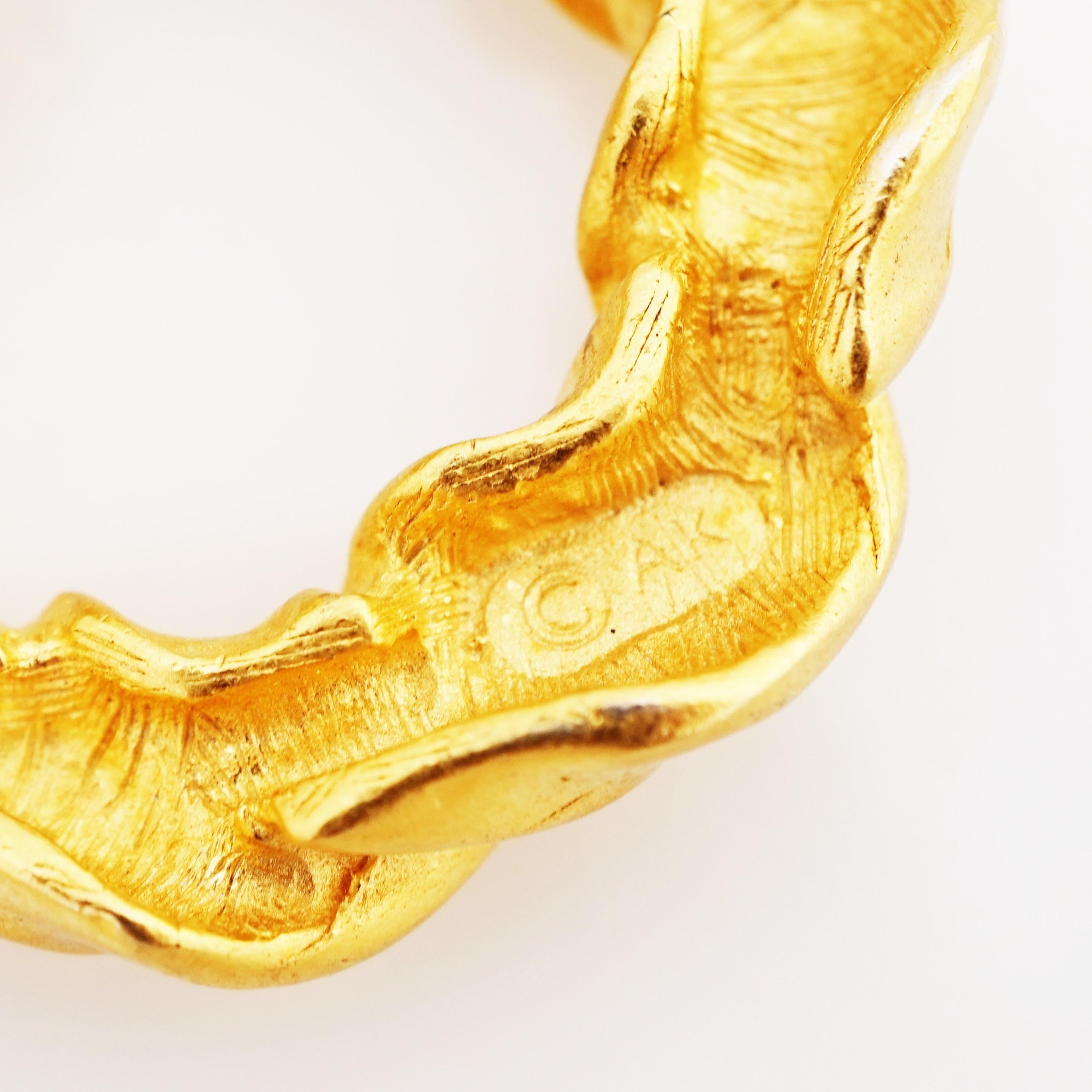 Statement-Ohrringe aus gedrehtem Satin und Gold mit Türknocker von Anne Klein, 1980er Jahre im Zustand „Gut“ im Angebot in McKinney, TX