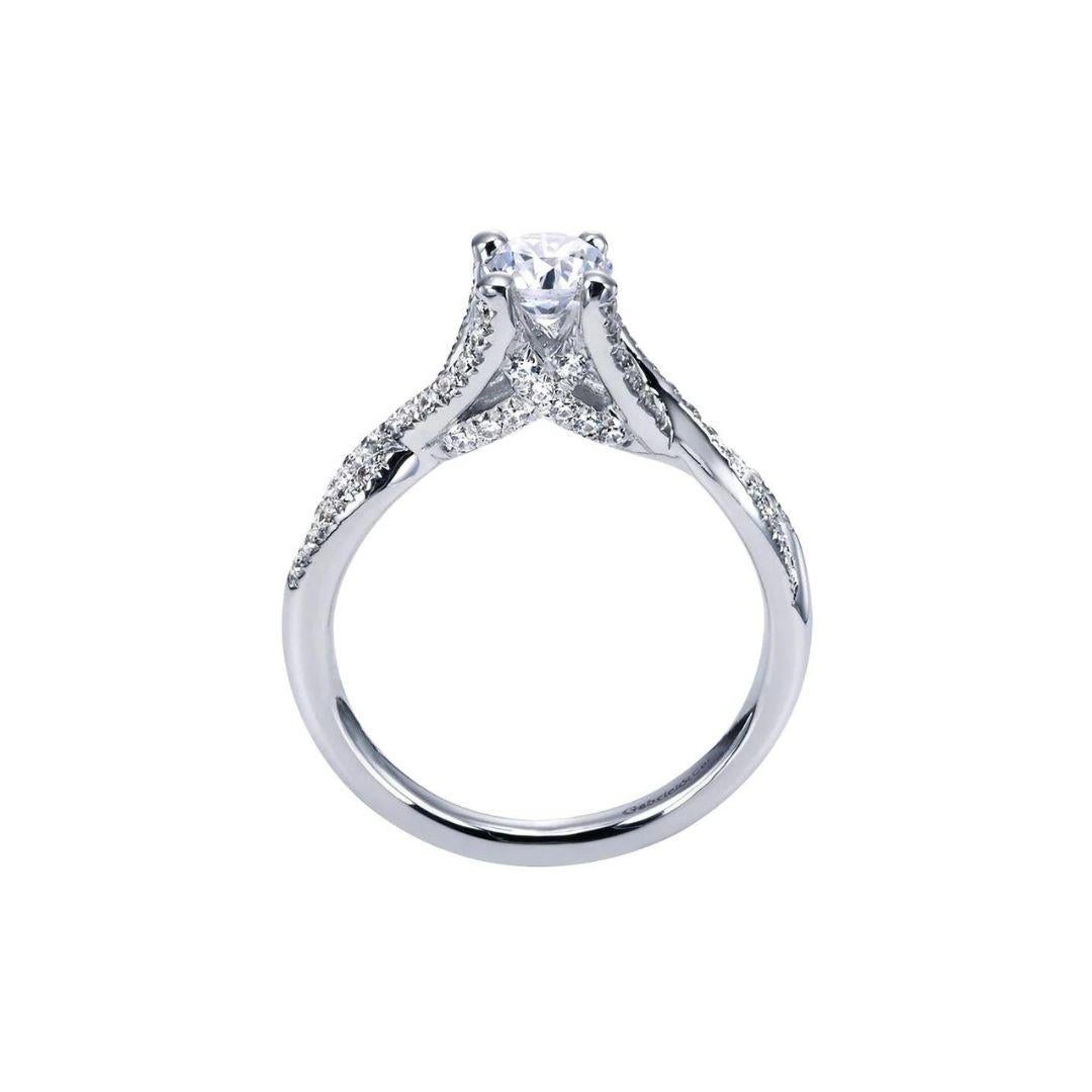 Twisted Shank Diamond Halo Engagement Ring In New Condition For Sale In Stamford, CT