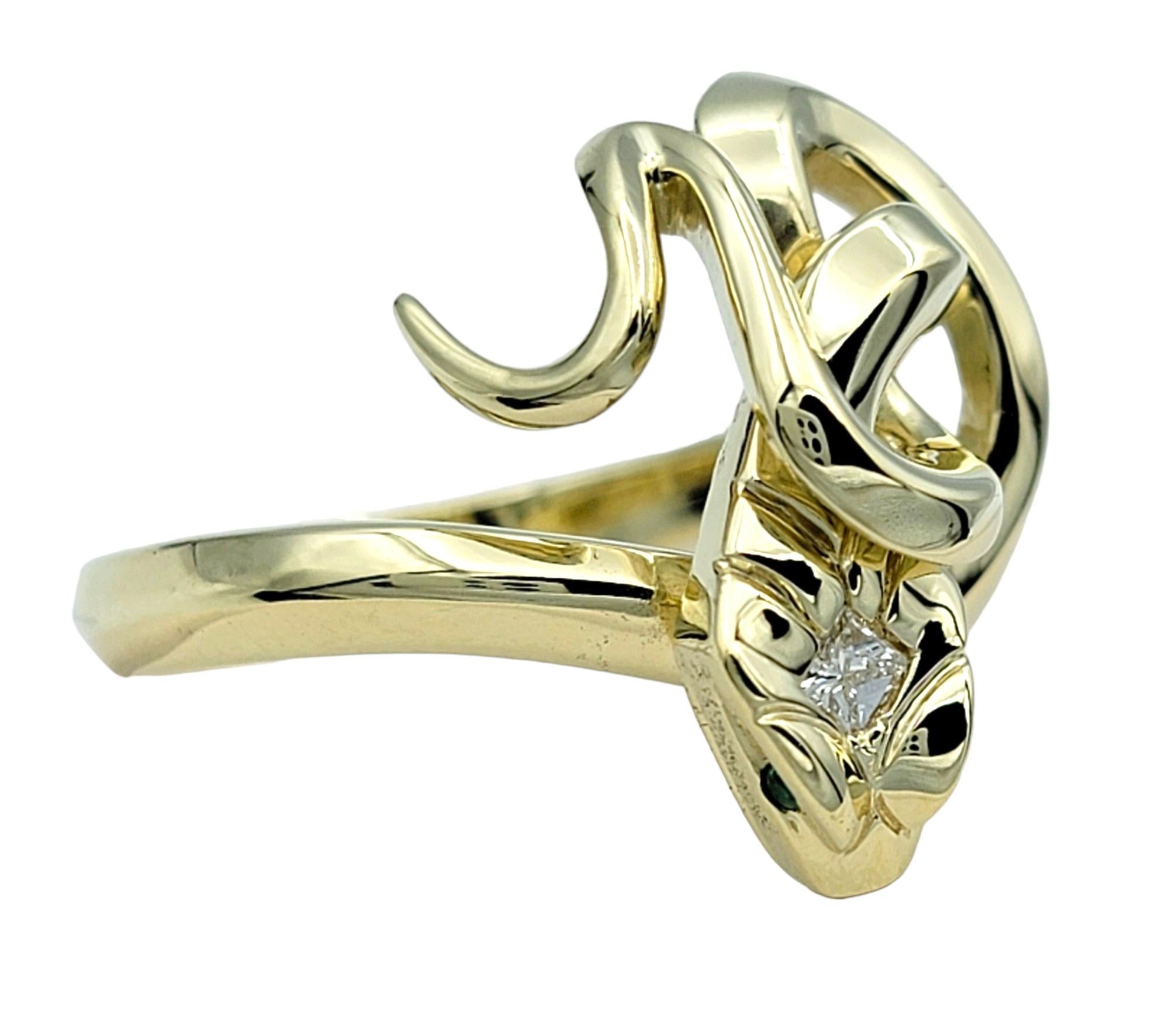 Anillo Serpiente Retorcida con Cabeza de Diamante y Ojos Verdes Engastado en Oro Amarillo de 14 Kilates en Excelente estado para la venta en Scottsdale, AZ