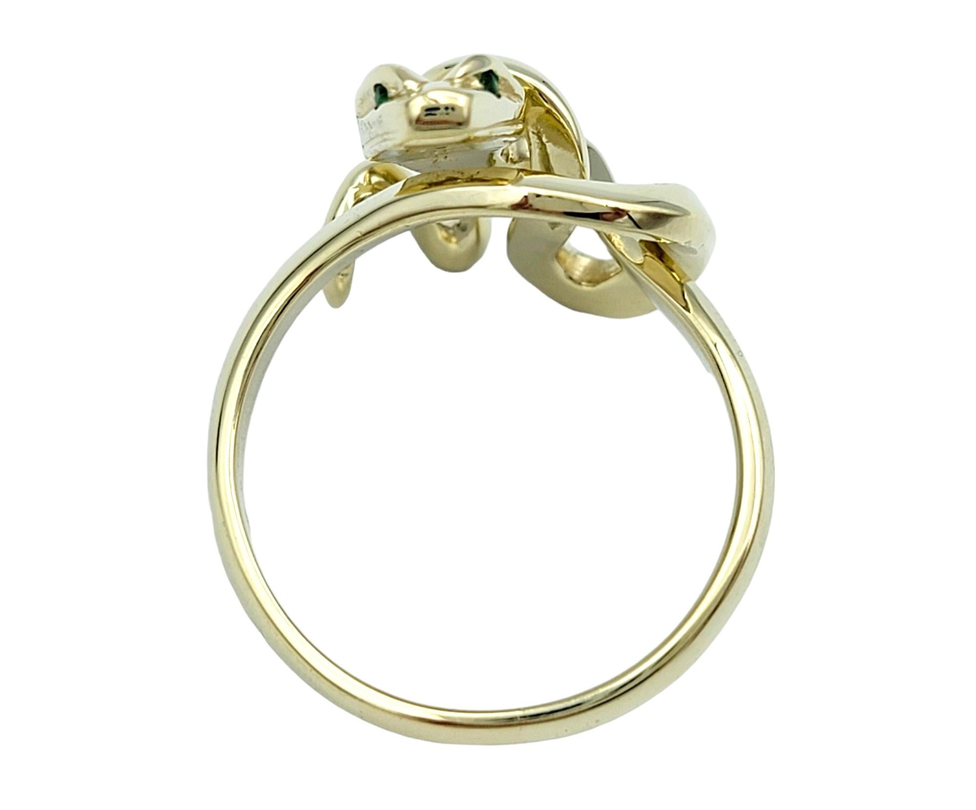 Anillo Serpiente Retorcida con Cabeza de Diamante y Ojos Verdes Engastado en Oro Amarillo de 14 Kilates en venta 2
