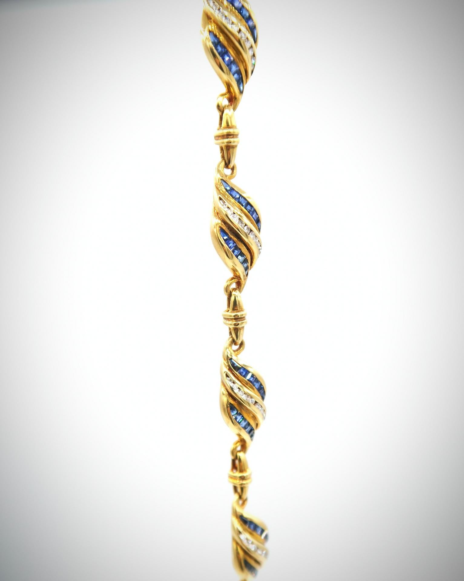 Baguette Cut Twisted Triple Striped Blue Sapphire Diamond Curl 18K Yellow Gold Link Bracelet For Sale